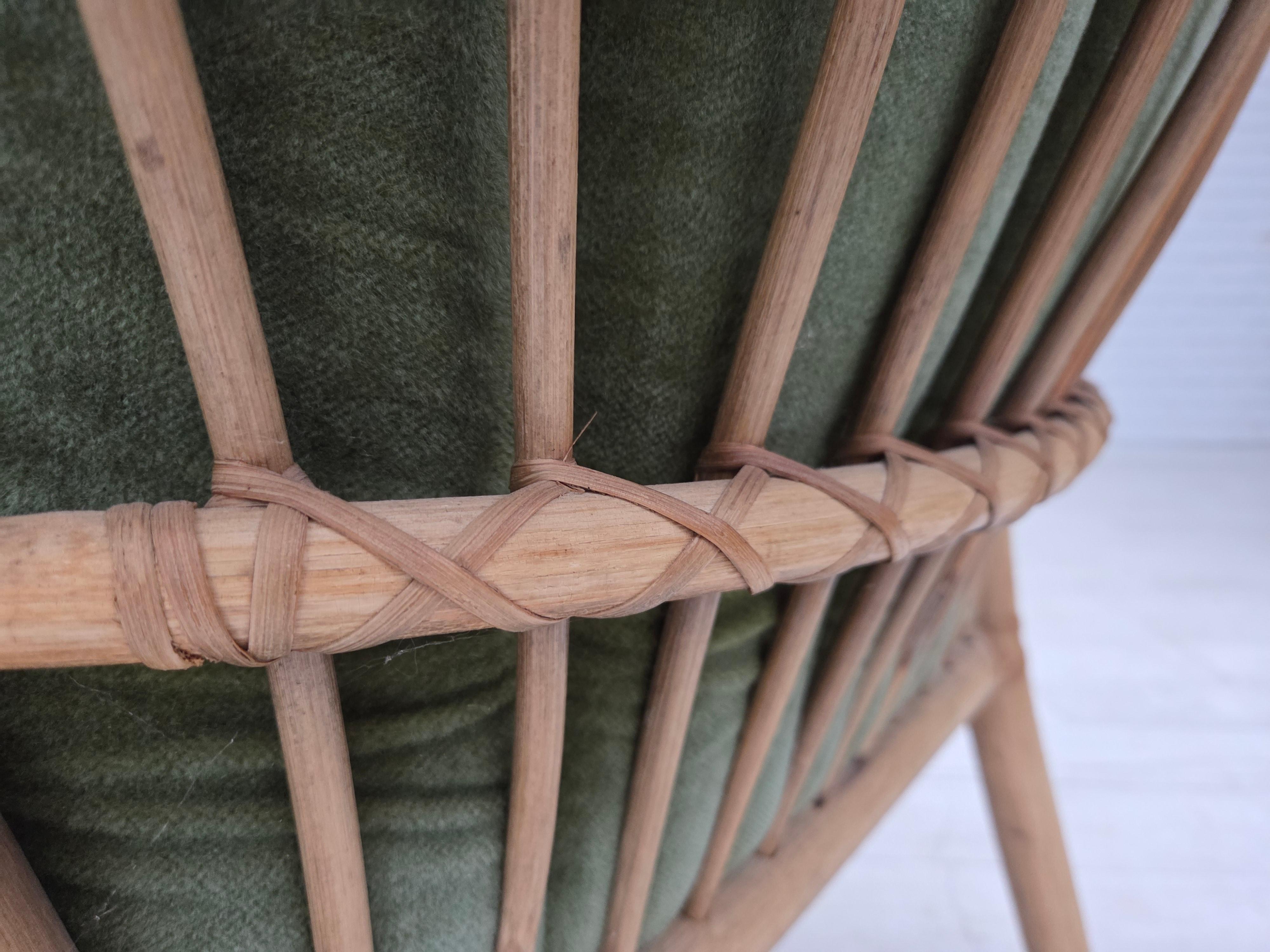 1970s, pair of Scandinavian lounge chairs, green furniture velour and rattan. For Sale 6