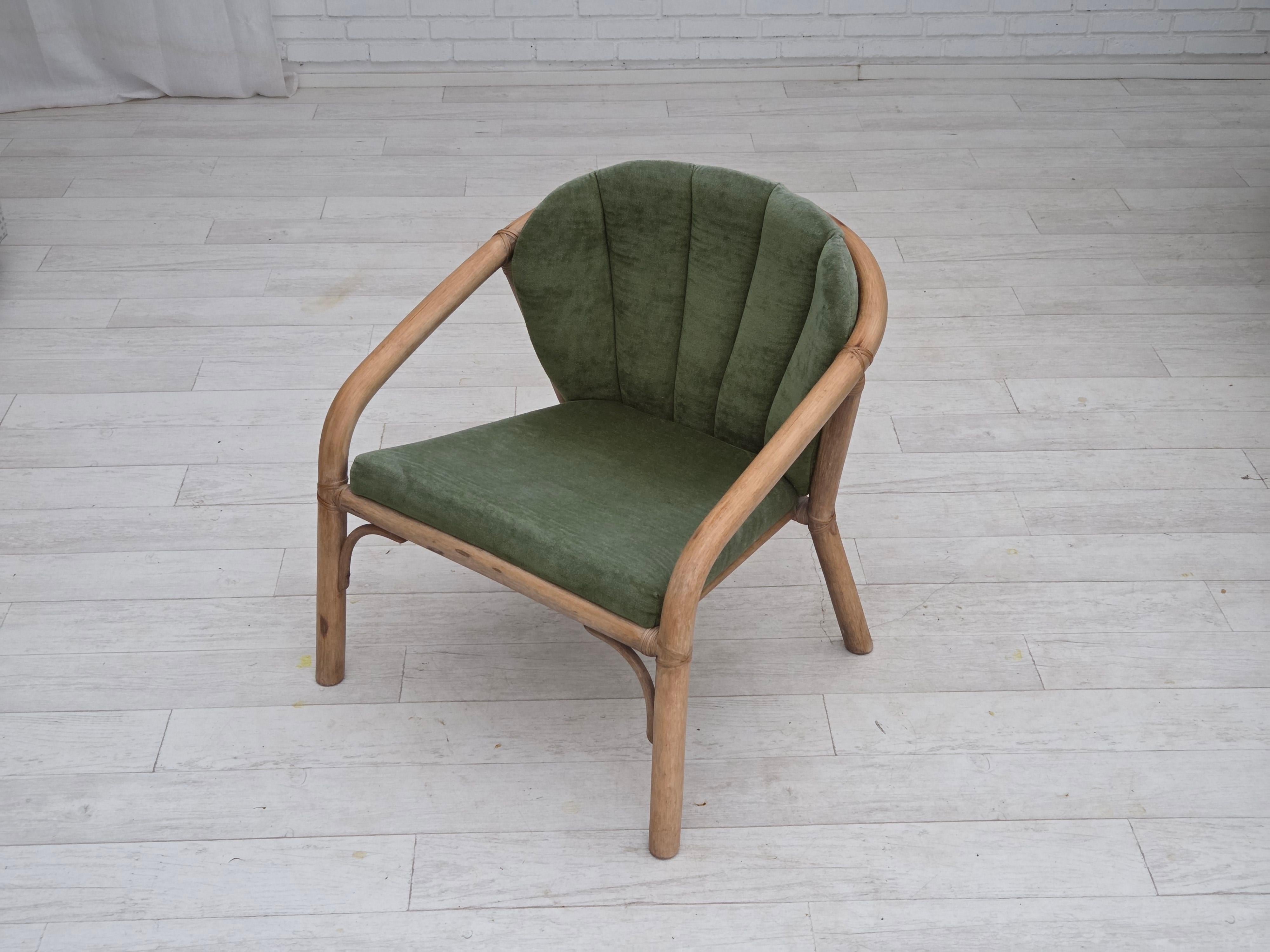 1970s, pair of Scandinavian lounge chairs, green furniture velour and rattan. For Sale 8