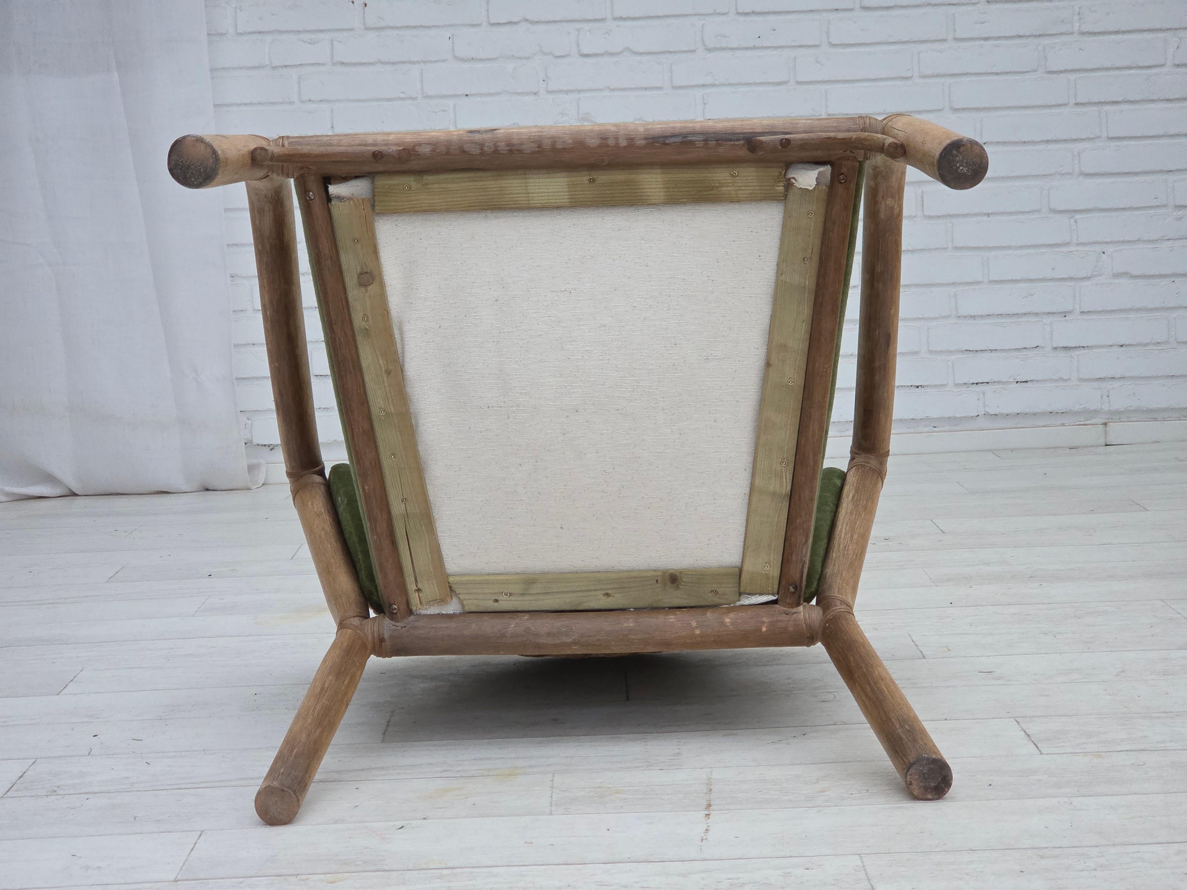 1970s, pair of Scandinavian lounge chairs, green furniture velour and rattan. For Sale 9