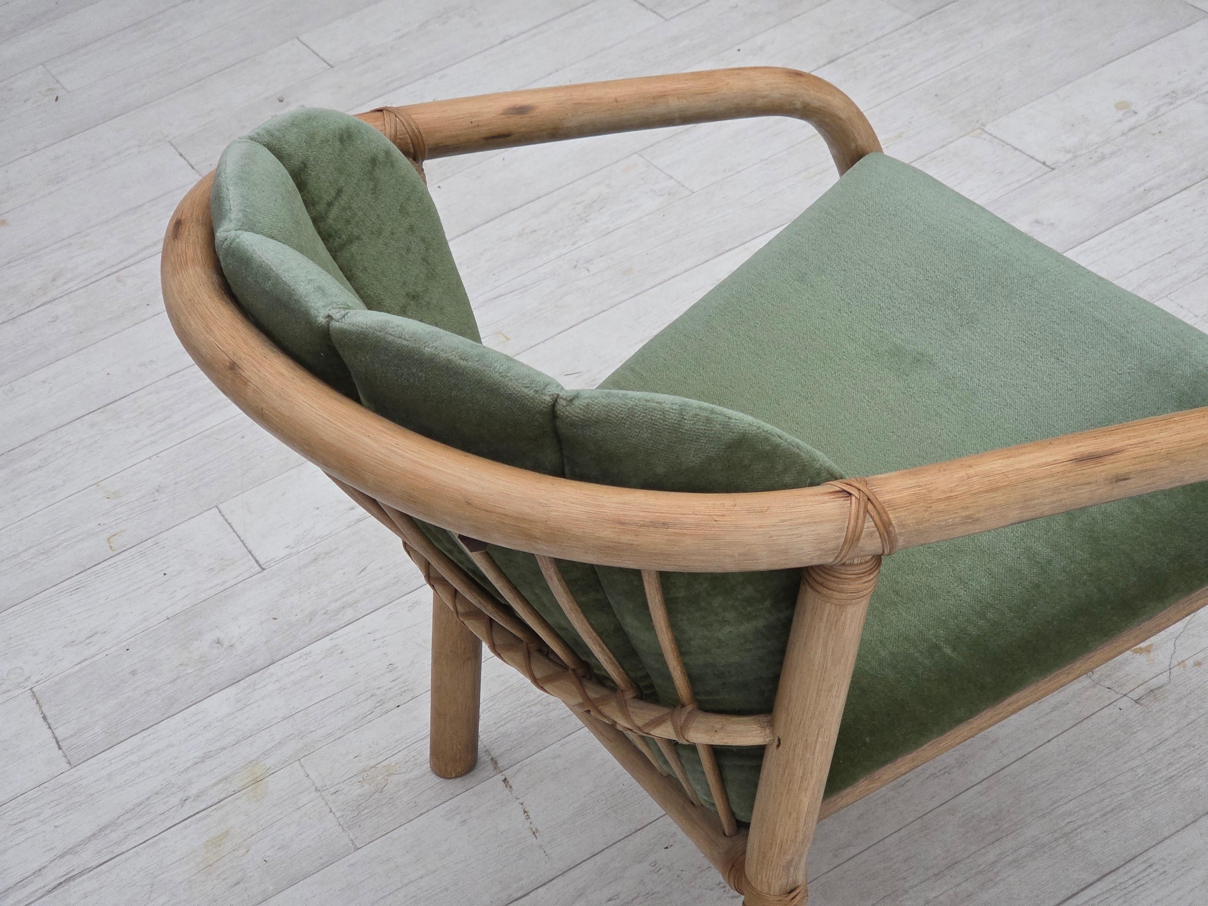 1970s, pair of Scandinavian lounge chairs, green furniture velour and rattan. For Sale 10