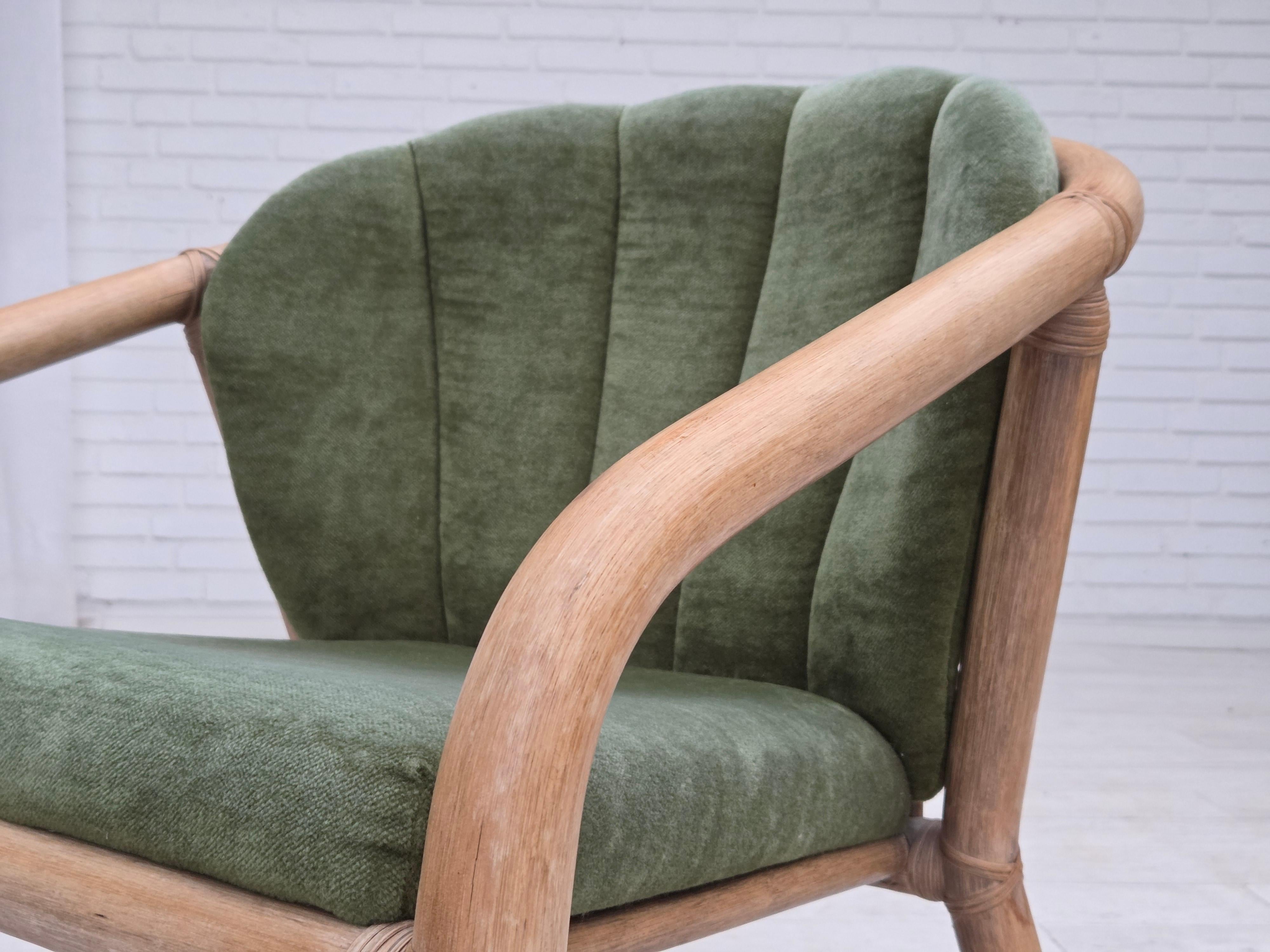 1970s, pair of Scandinavian lounge chairs, green furniture velour and rattan. For Sale 11
