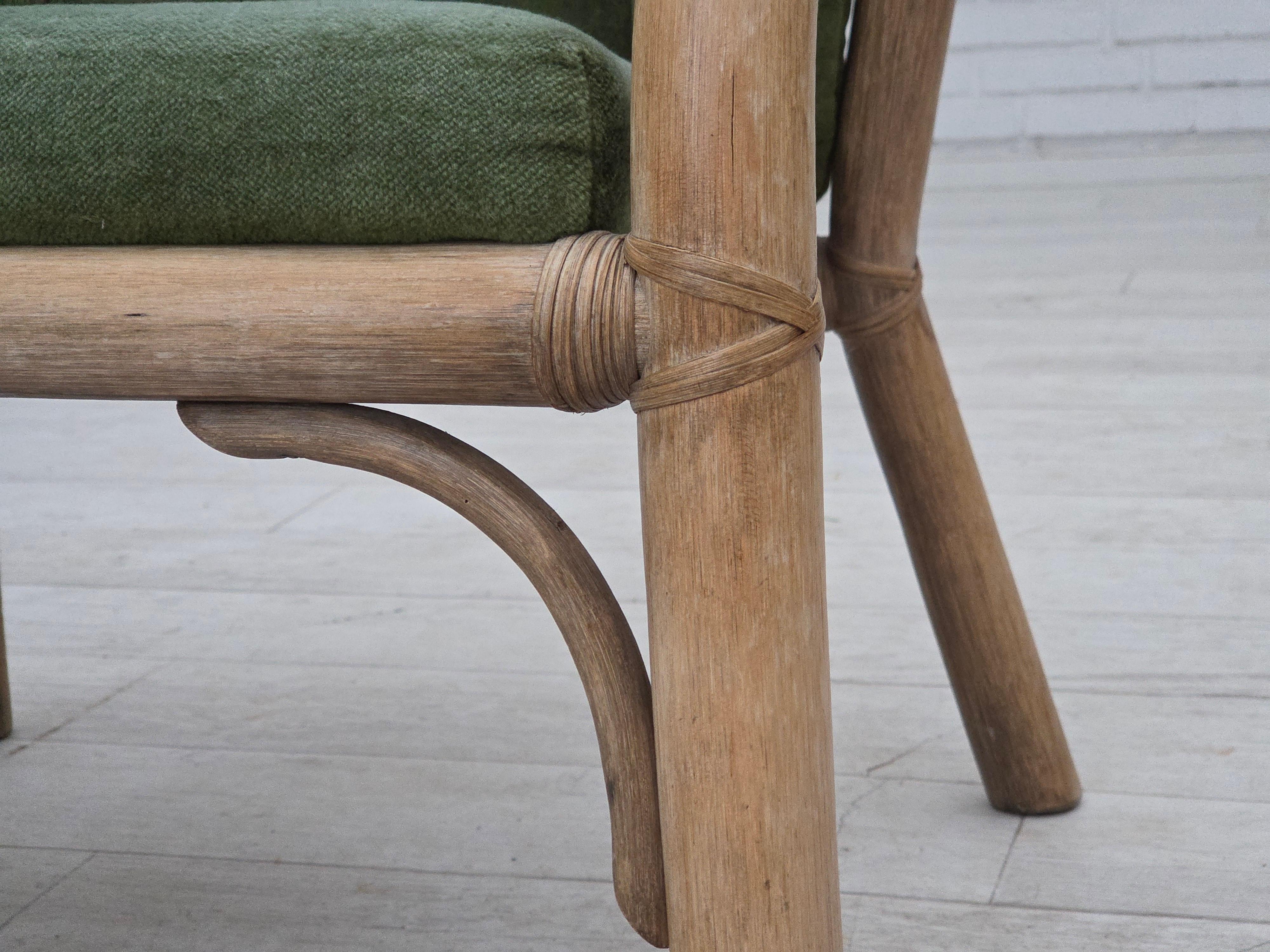 1970s, pair of Scandinavian lounge chairs, green furniture velour and rattan. For Sale 2