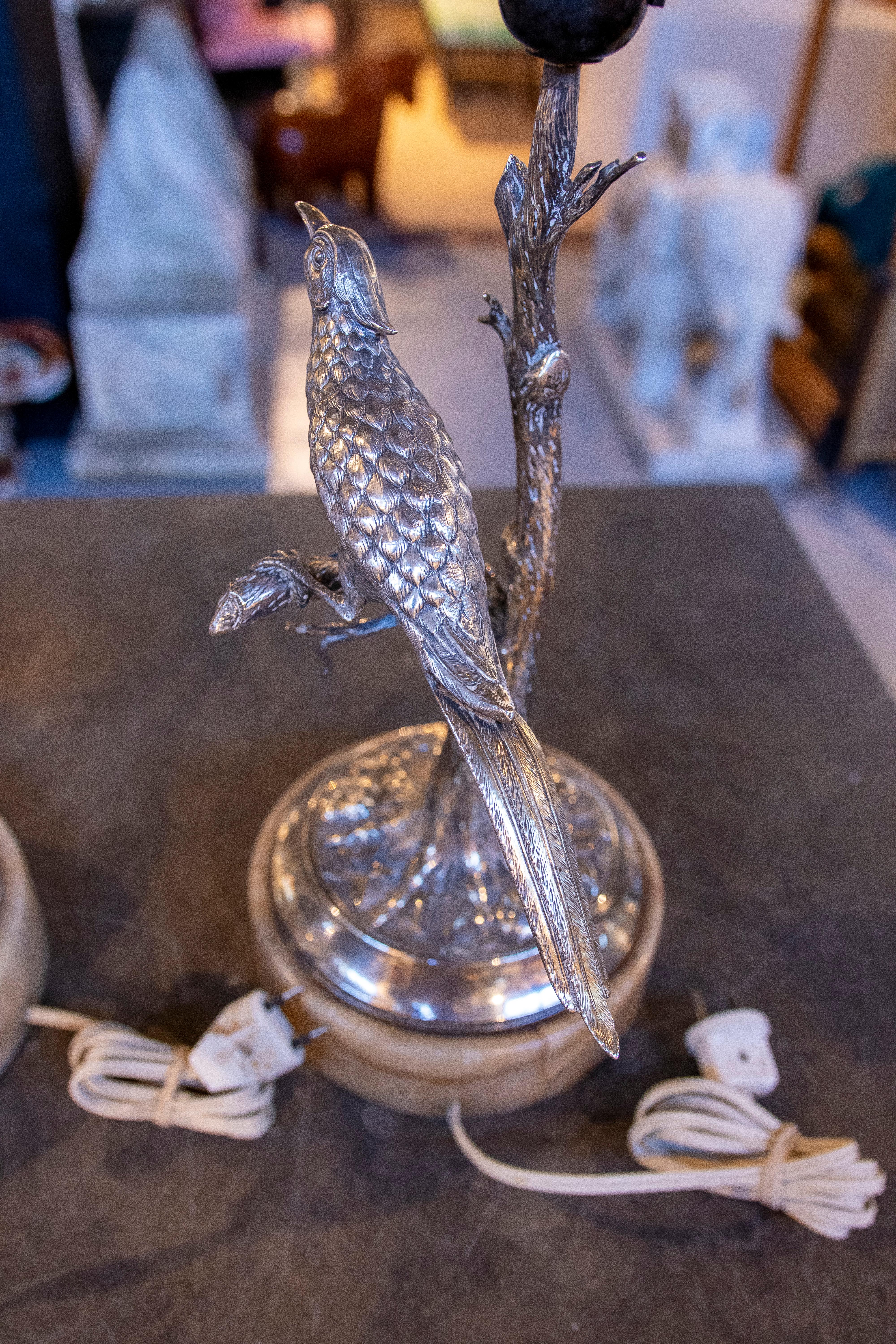 1970s Pair of Silver Lamps with Embossed Birds. Silver weight: 1.5 kg. In Good Condition In Marbella, ES