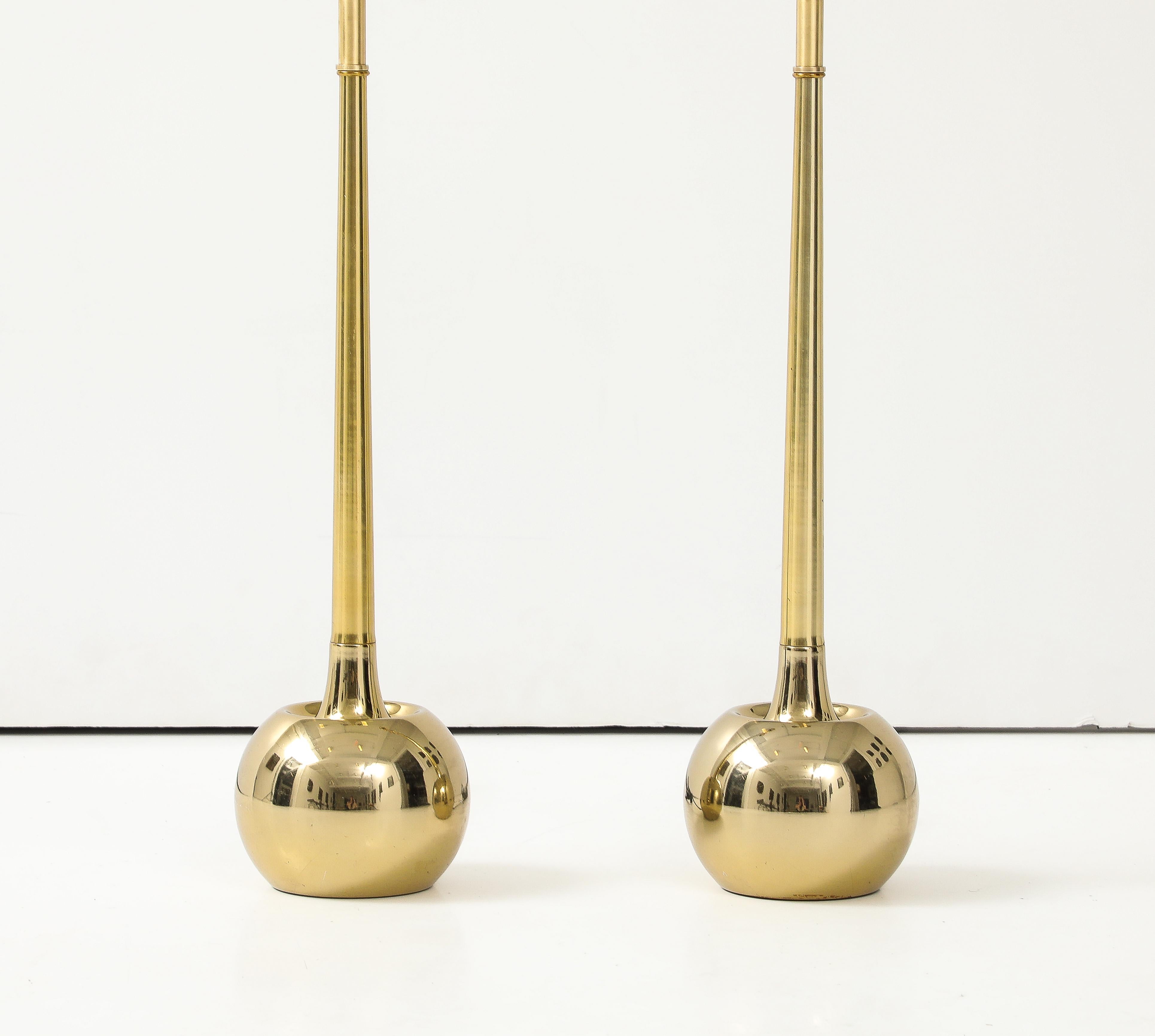 Mid-Century Modern Paire d'élégantes années 1970  Lampes à boules en laiton poli par Laurel Lamp Company en vente