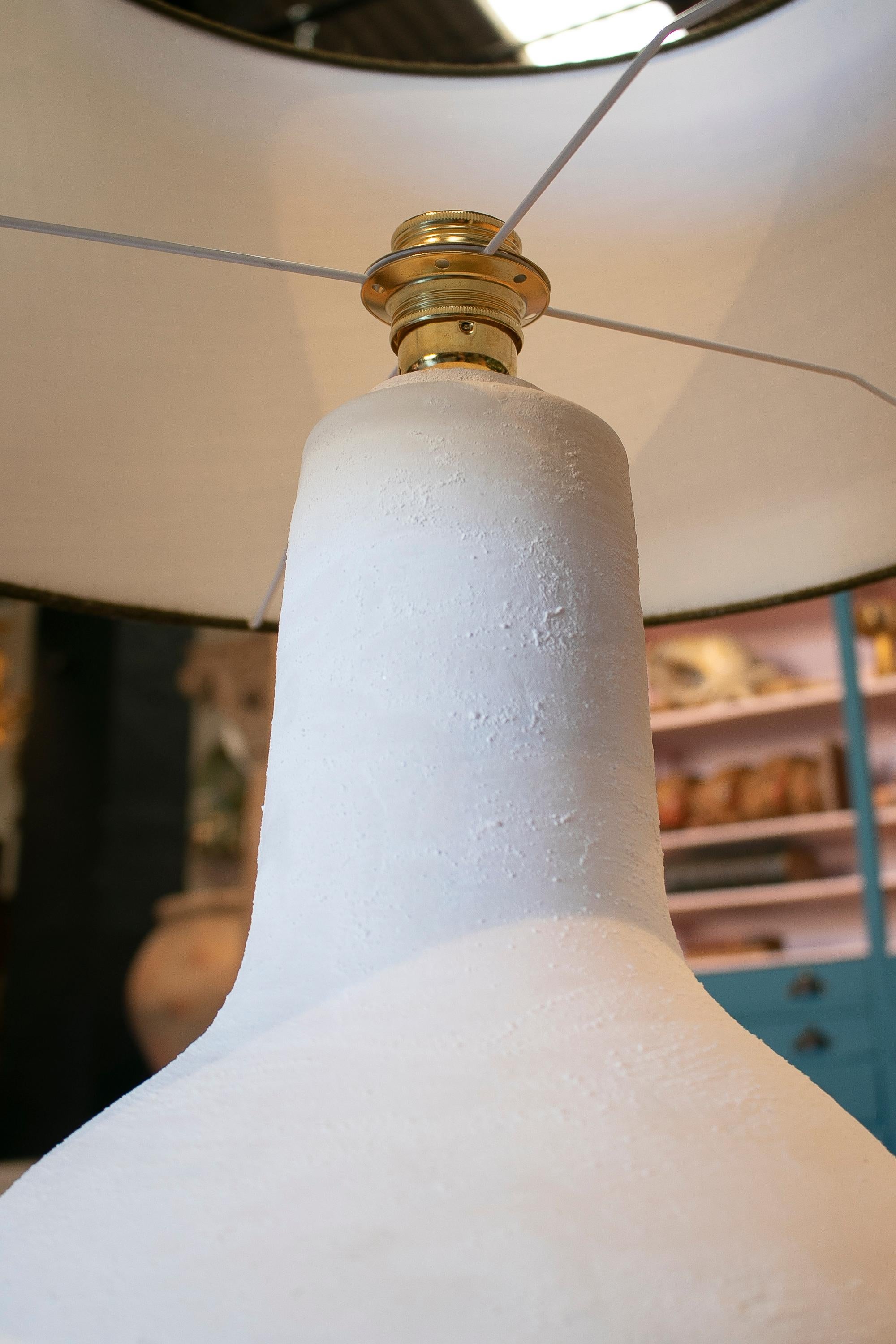 Paire de lampes de bureau espagnoles en céramique peintes en blanc craie, années 1970 en vente 5