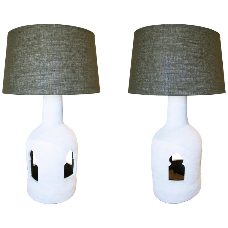 1970s Pair of Spanish Ceramic Table Lamps Painted in Chalk White For Sale