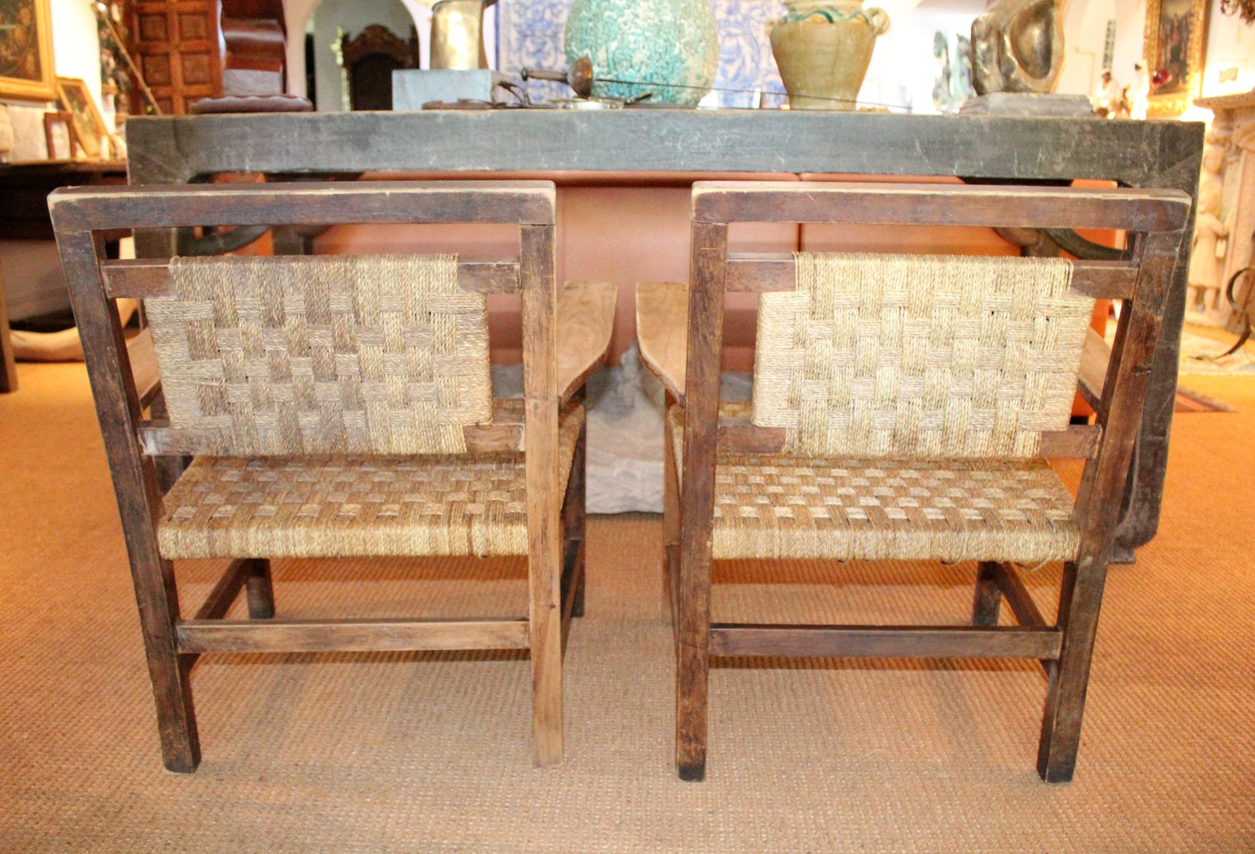 1970s Pair of Spanish Laced Wicker Wooden Armchairs (20. Jahrhundert)