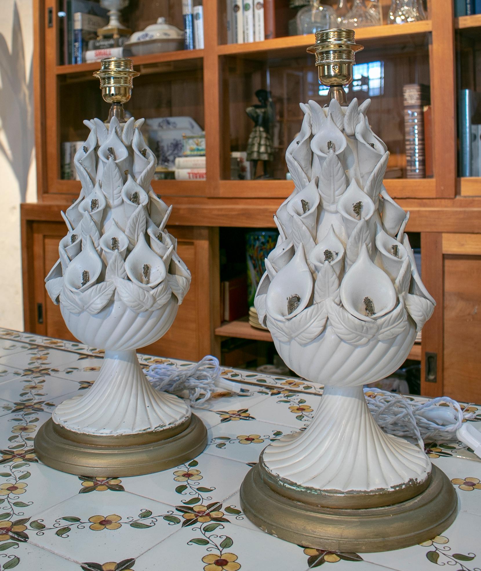 1970s Pair of Spanish White Porcelain Table Lamps In Good Condition In Marbella, ES