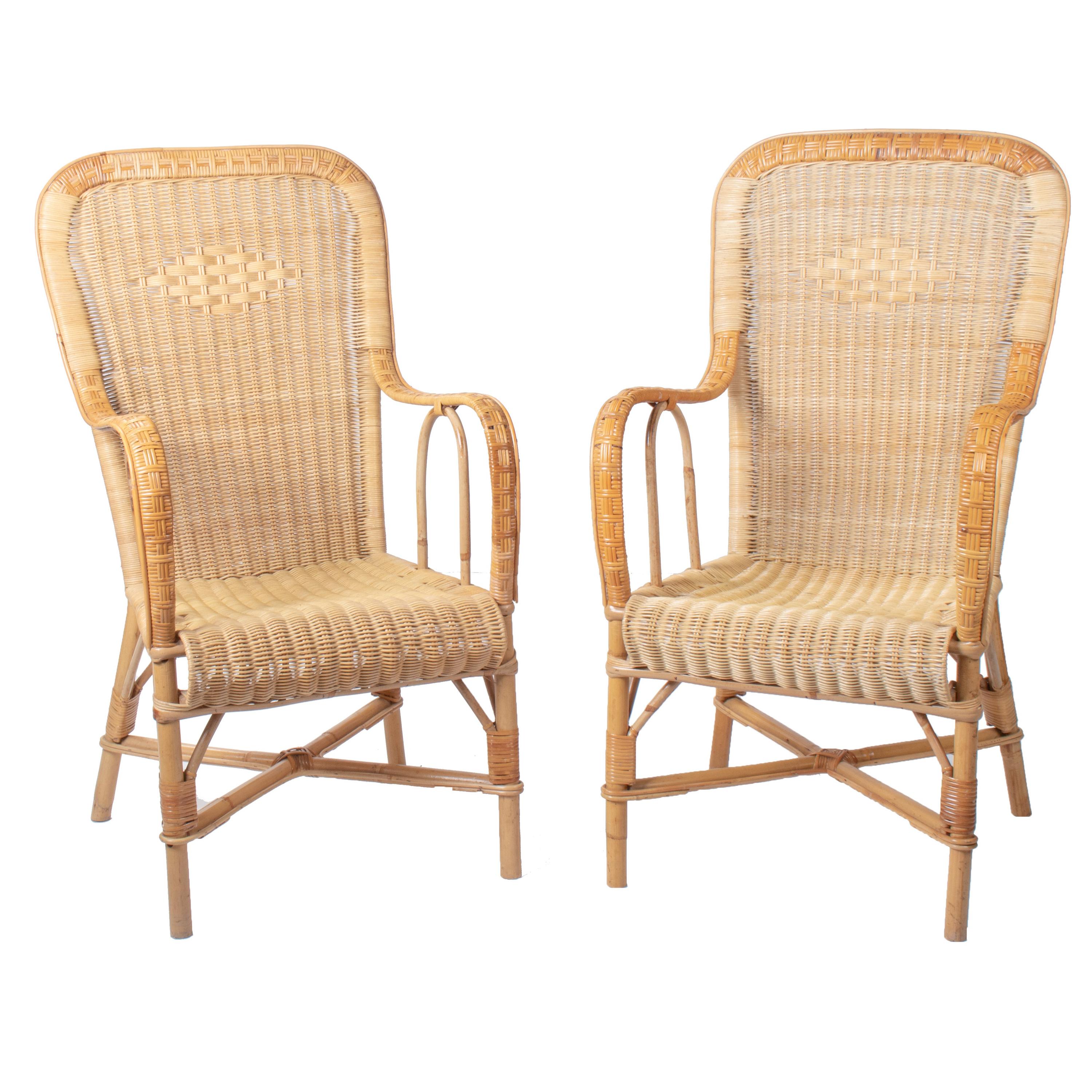 Paire de fauteuils espagnols en osier et bambou faits à la main des années 1970