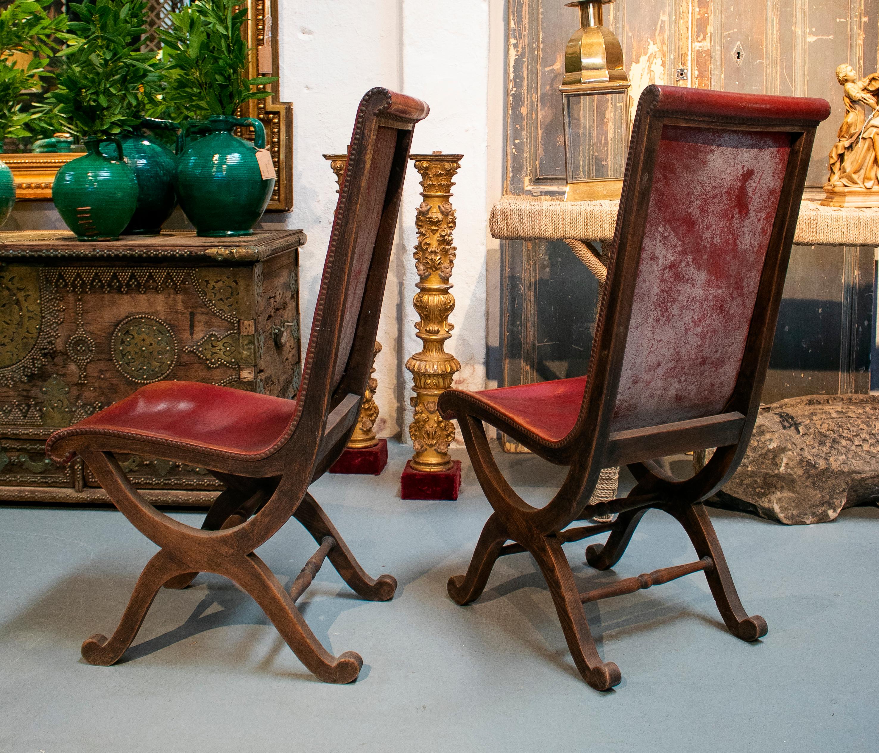 1970s Pair of Spanish Wood and Red Leather Tall Back Chairs In Good Condition In Marbella, ES