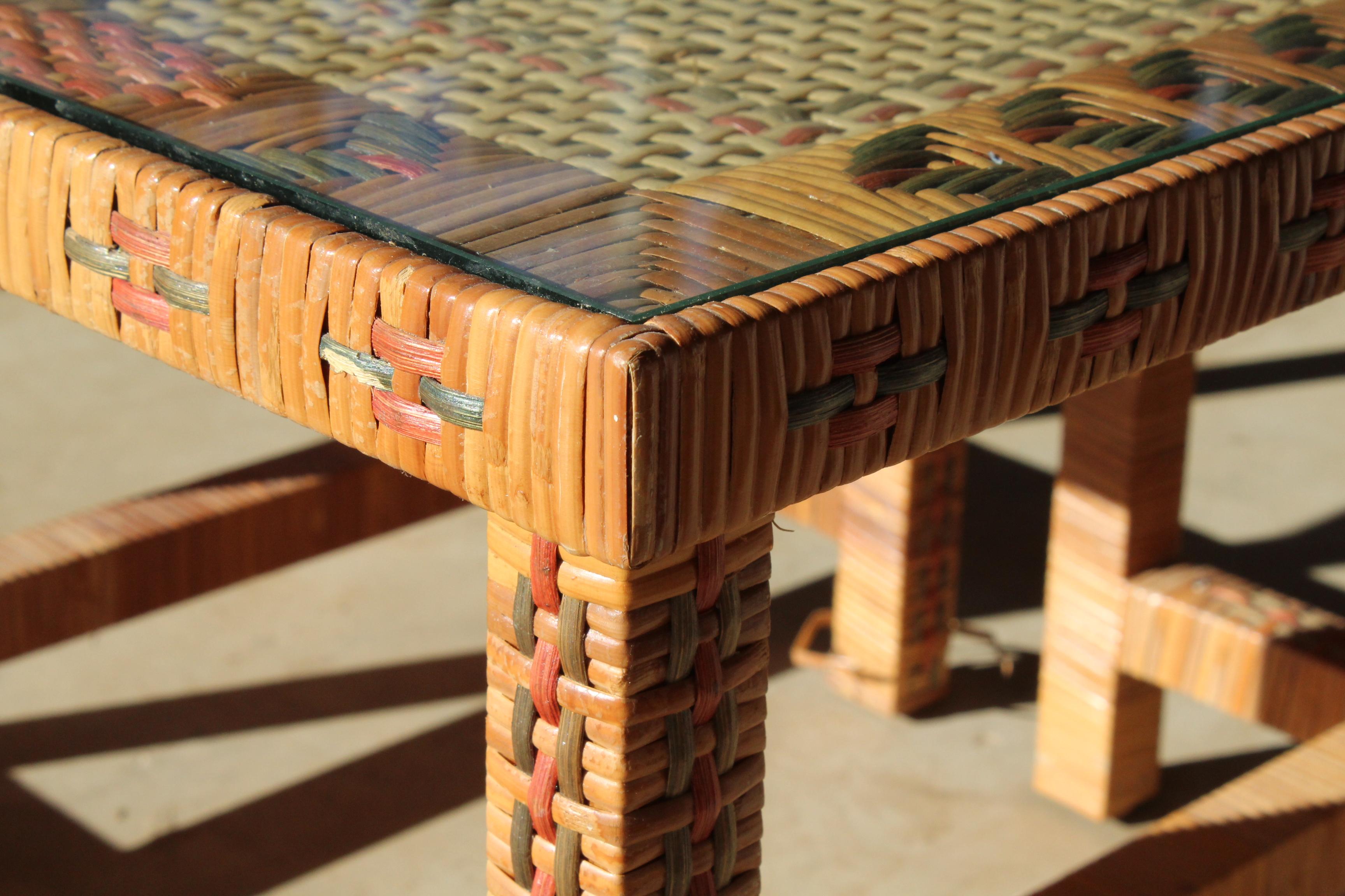 1970s Pair of Spanish Woven Wicker Wooden Bedside Tables 4