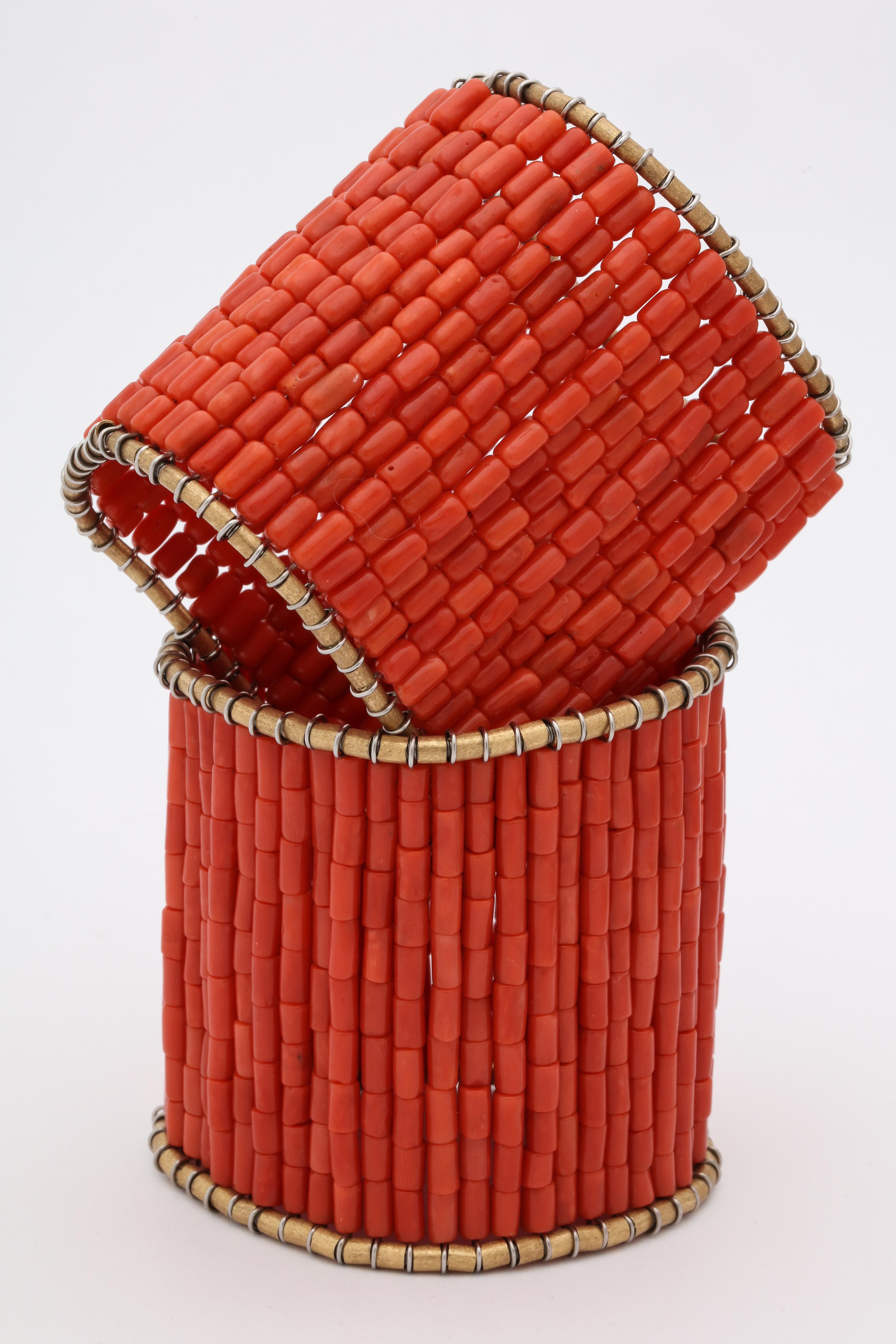 1970er Jahre Paar Stretchy One Size Fits All Large Coral Flexible Gold Manschette Armband 2