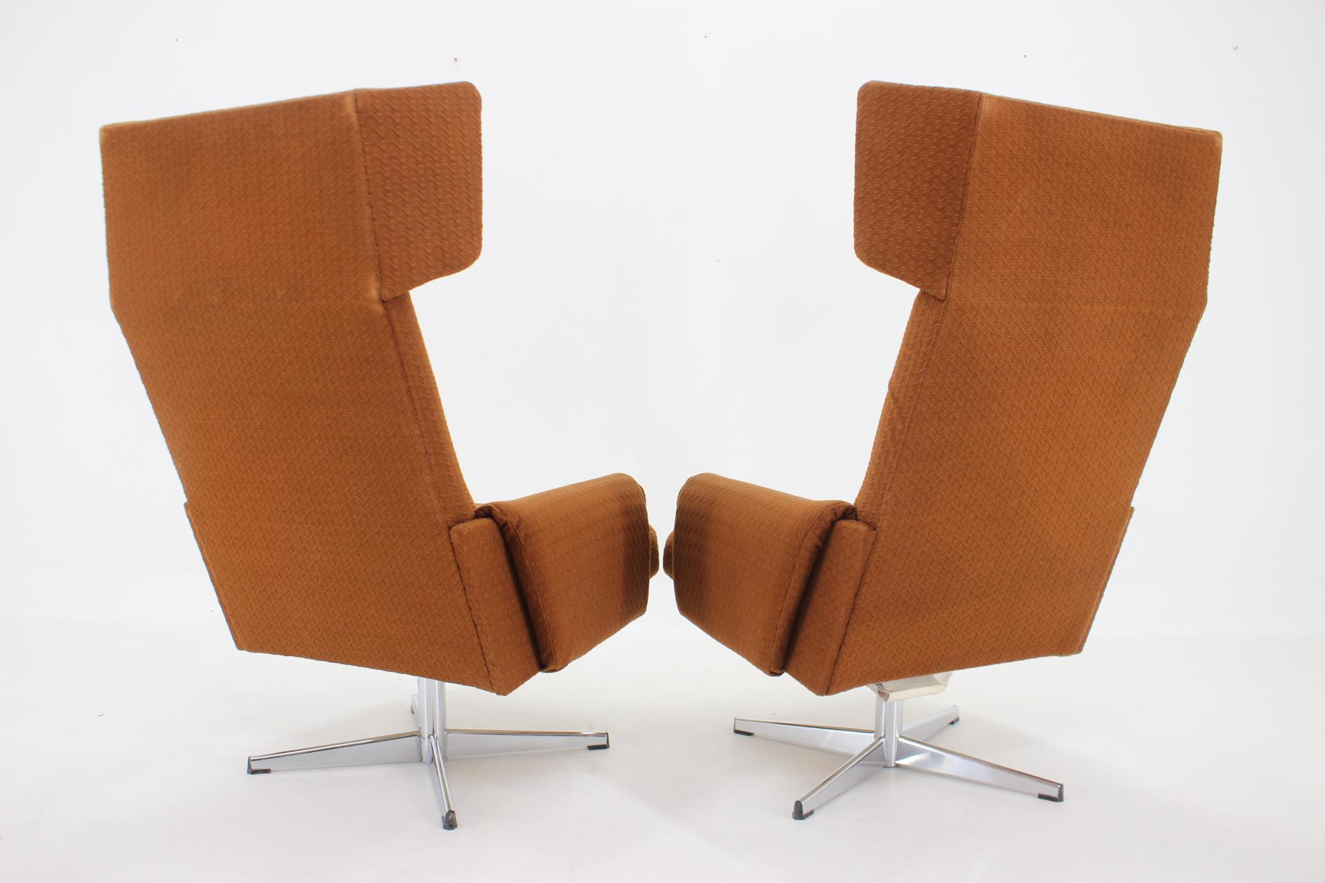 Fin du 20e siècle Paire de fauteuils pivotants à oreilles des années 1970 ,Tchécoslovaquie
