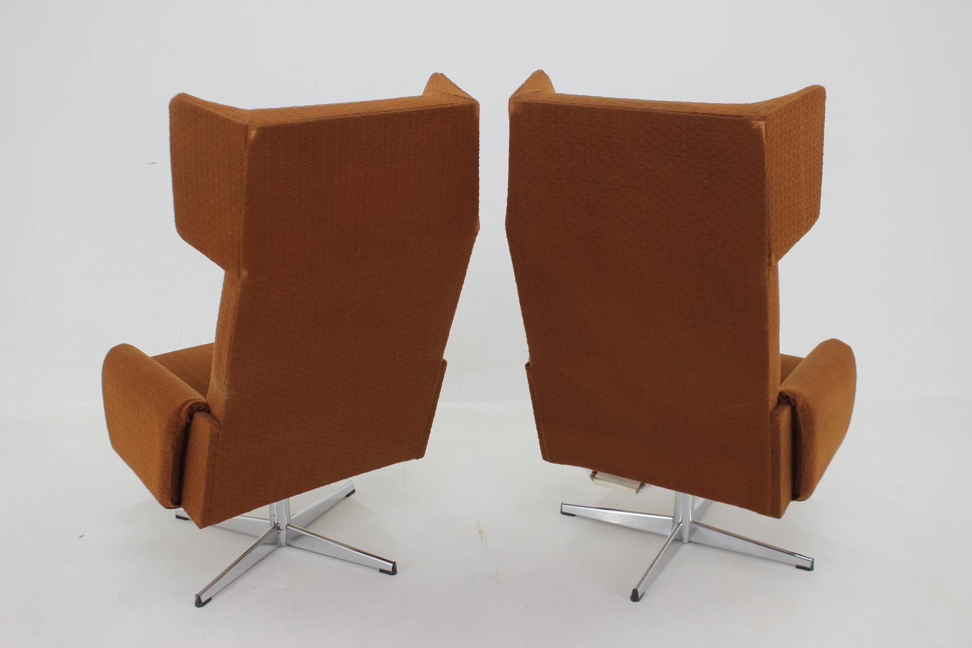 Paire de fauteuils pivotants à oreilles des années 1970 ,Tchécoslovaquie 1