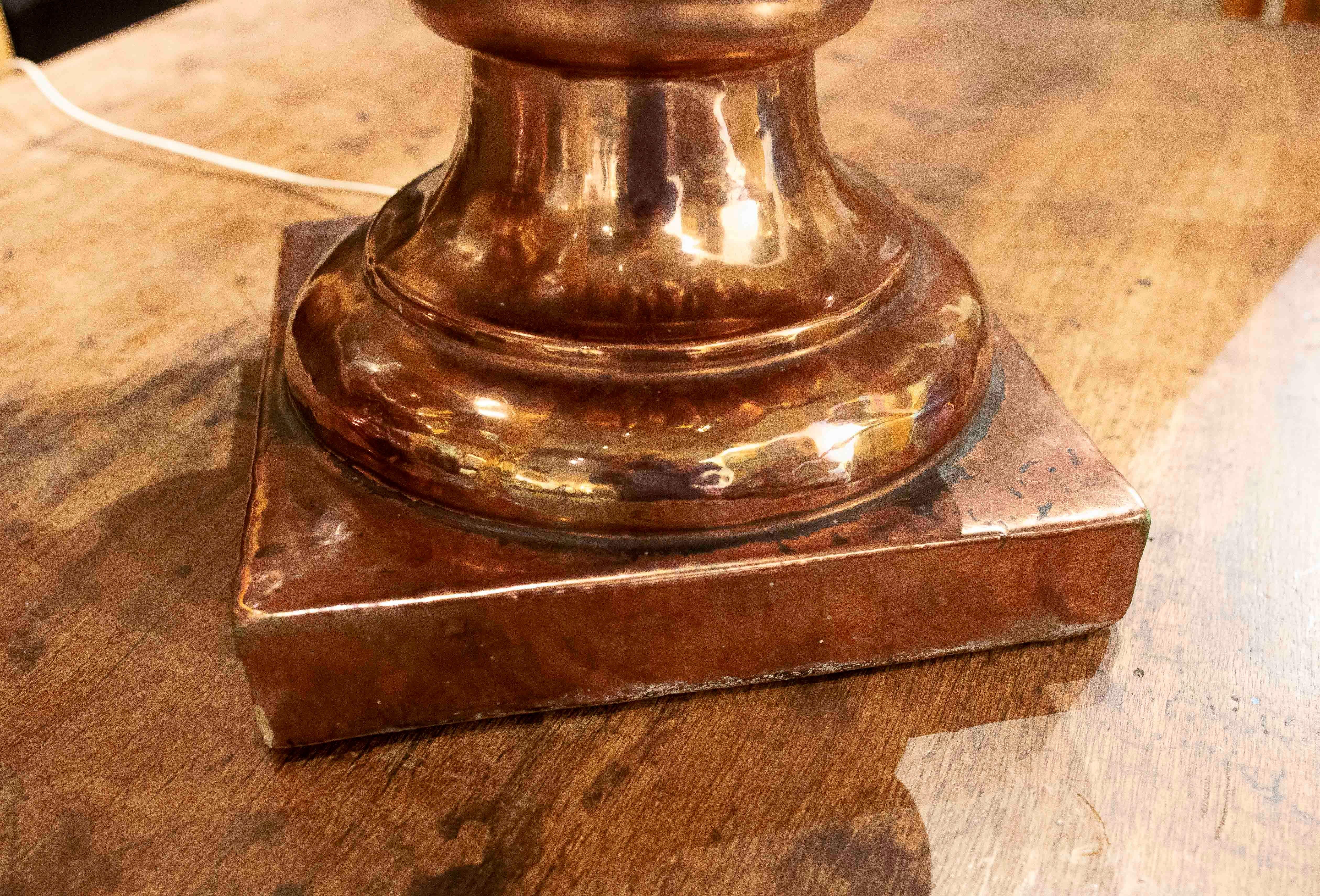 1970s Pair of Table Lamps in Ceramic Goblet Shape with Glossy Finish For Sale 7