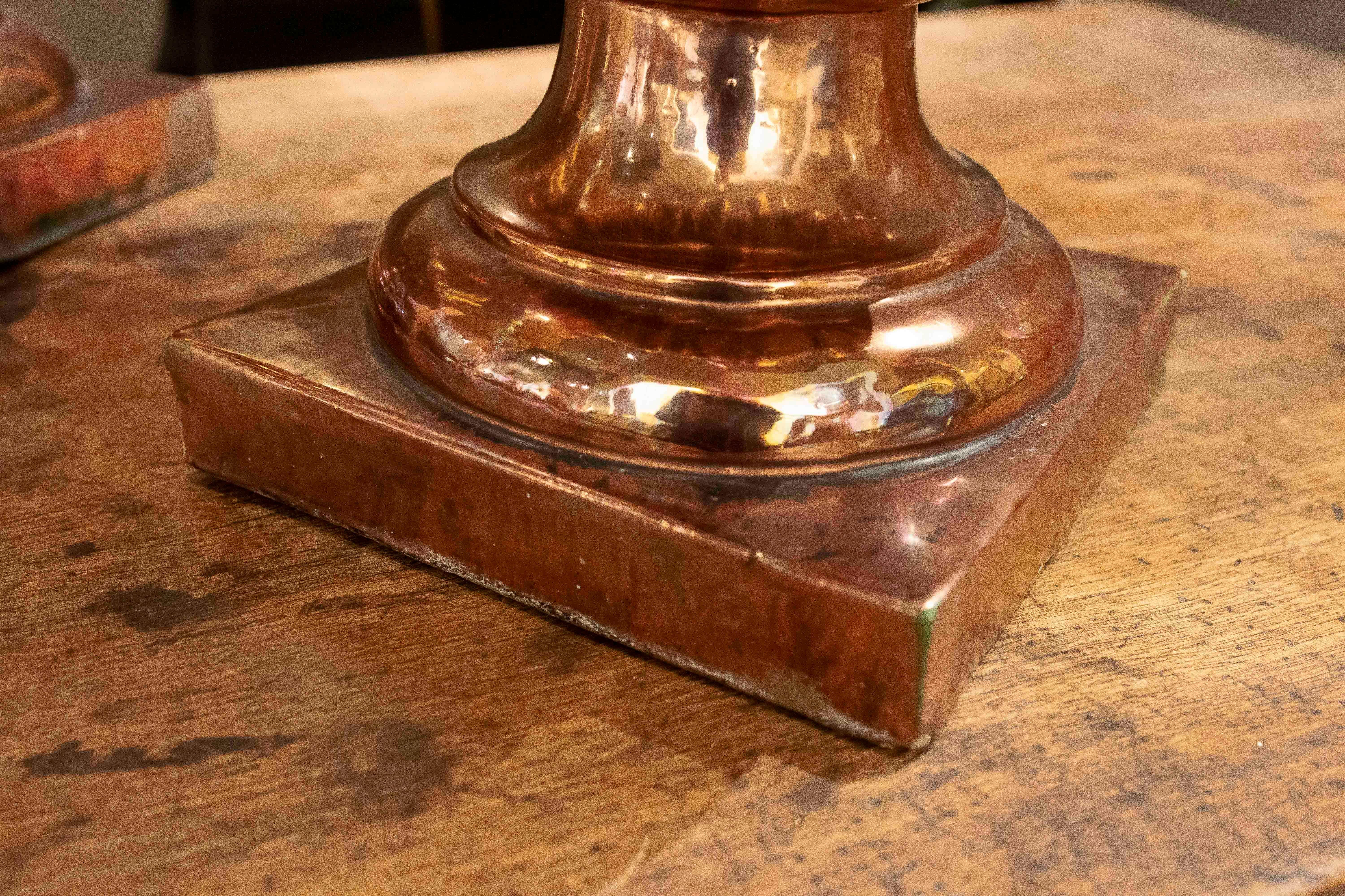 1970s Pair of Table Lamps in Ceramic Goblet Shape with Glossy Finish For Sale 10