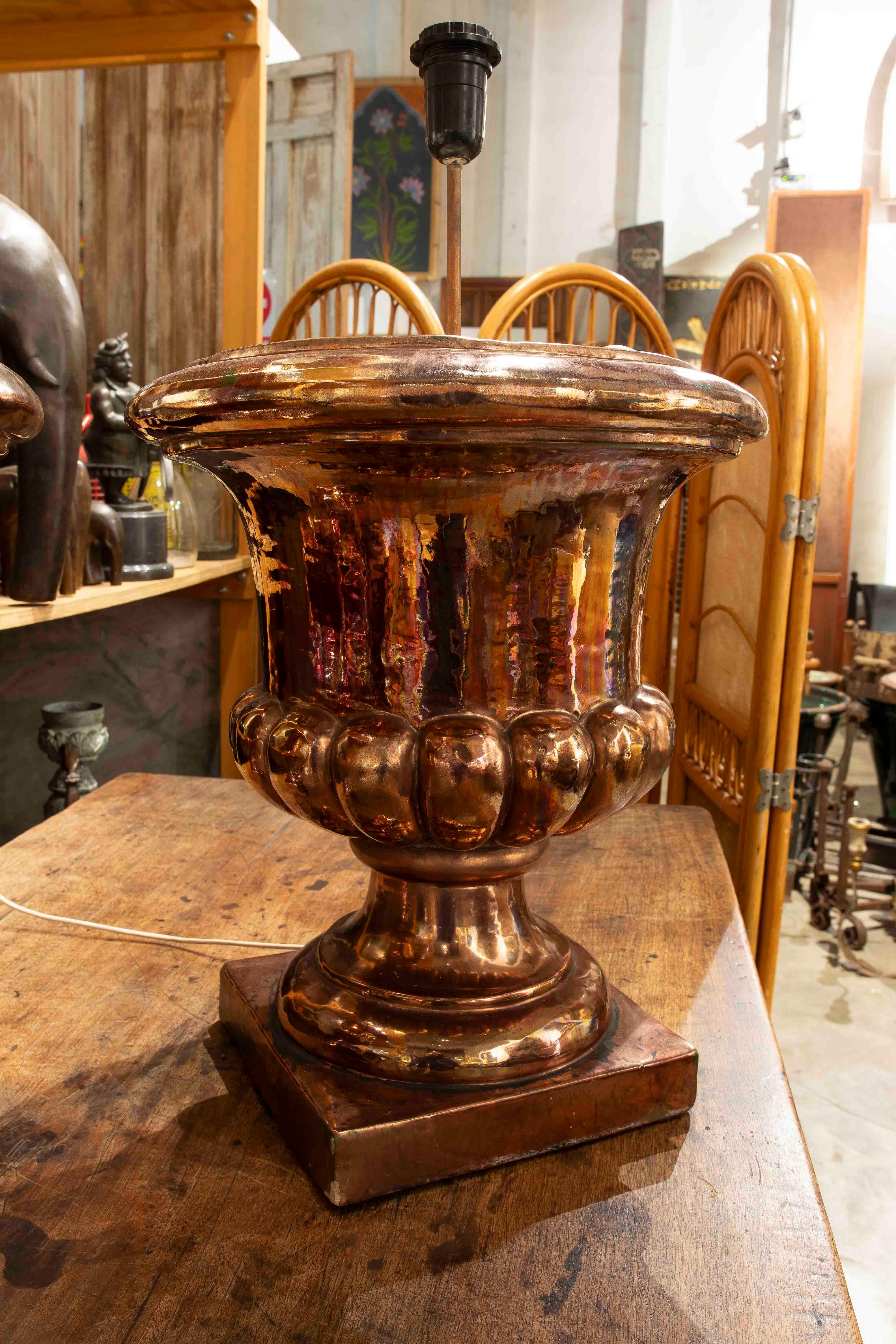 1970s Pair of Table Lamps in Ceramic Goblet Shape with Glossy Finish In Good Condition For Sale In Marbella, ES