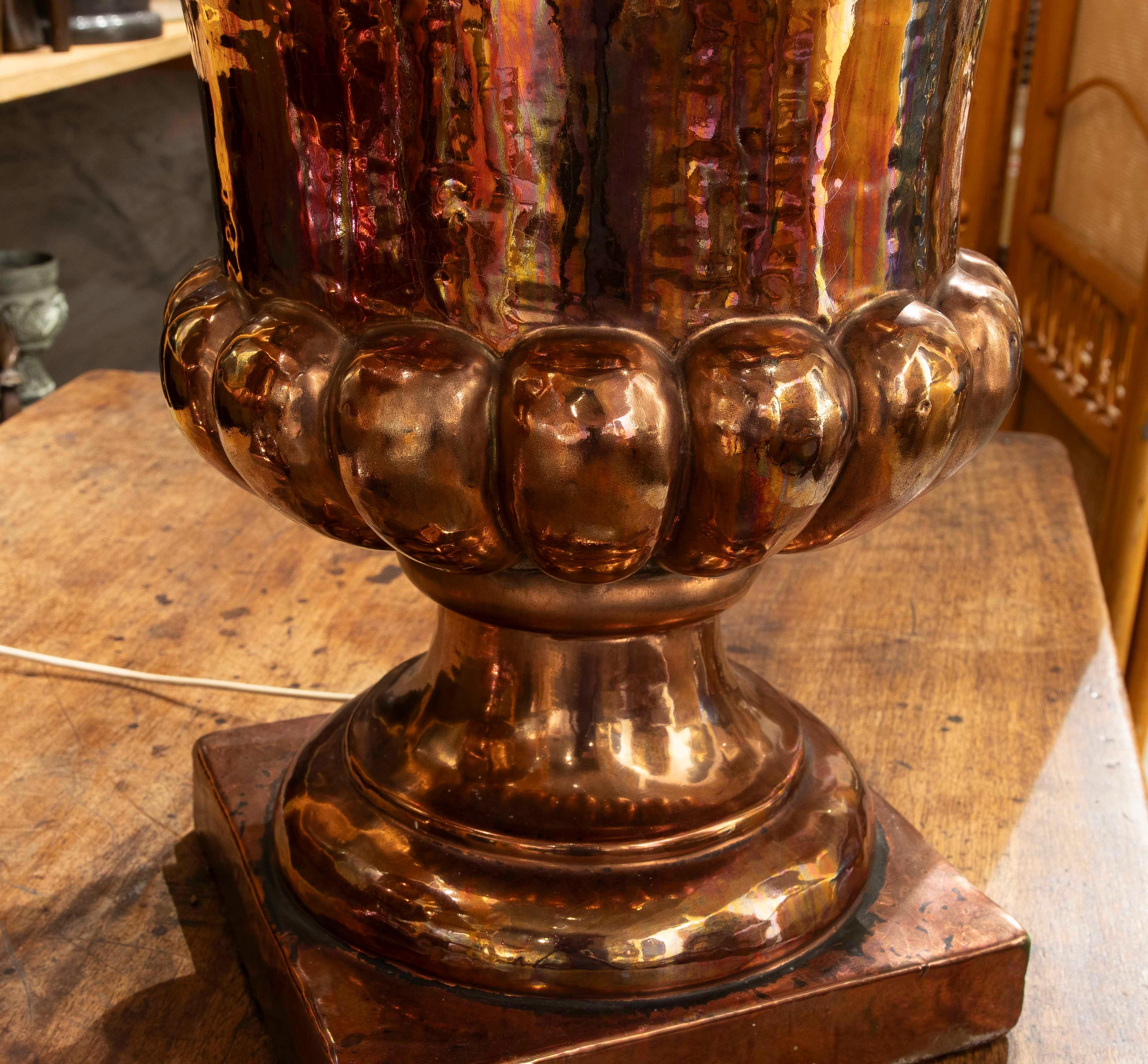 20th Century 1970s Pair of Table Lamps in Ceramic Goblet Shape with Glossy Finish For Sale
