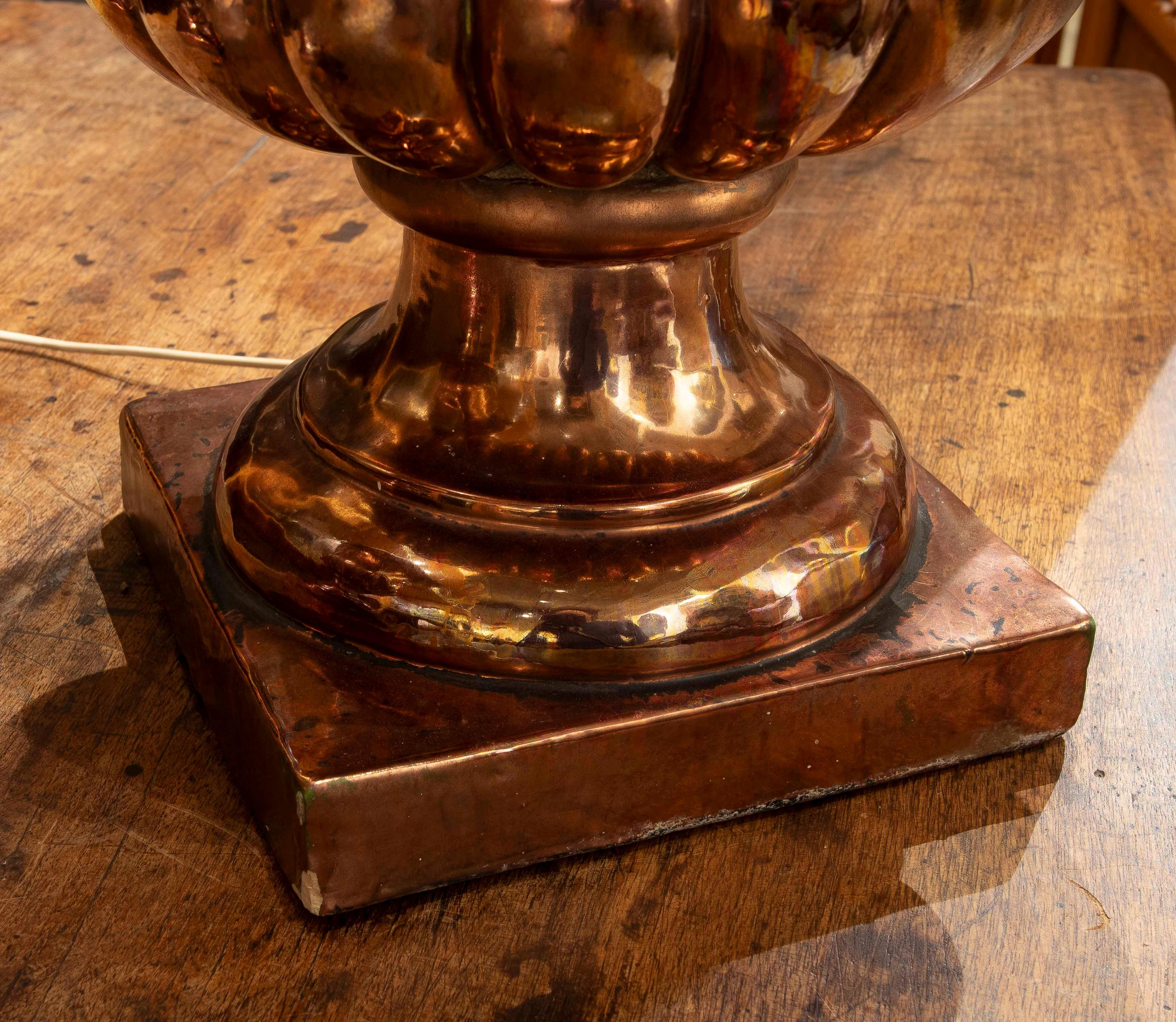 1970s Pair of Table Lamps in Ceramic Goblet Shape with Glossy Finish For Sale 3