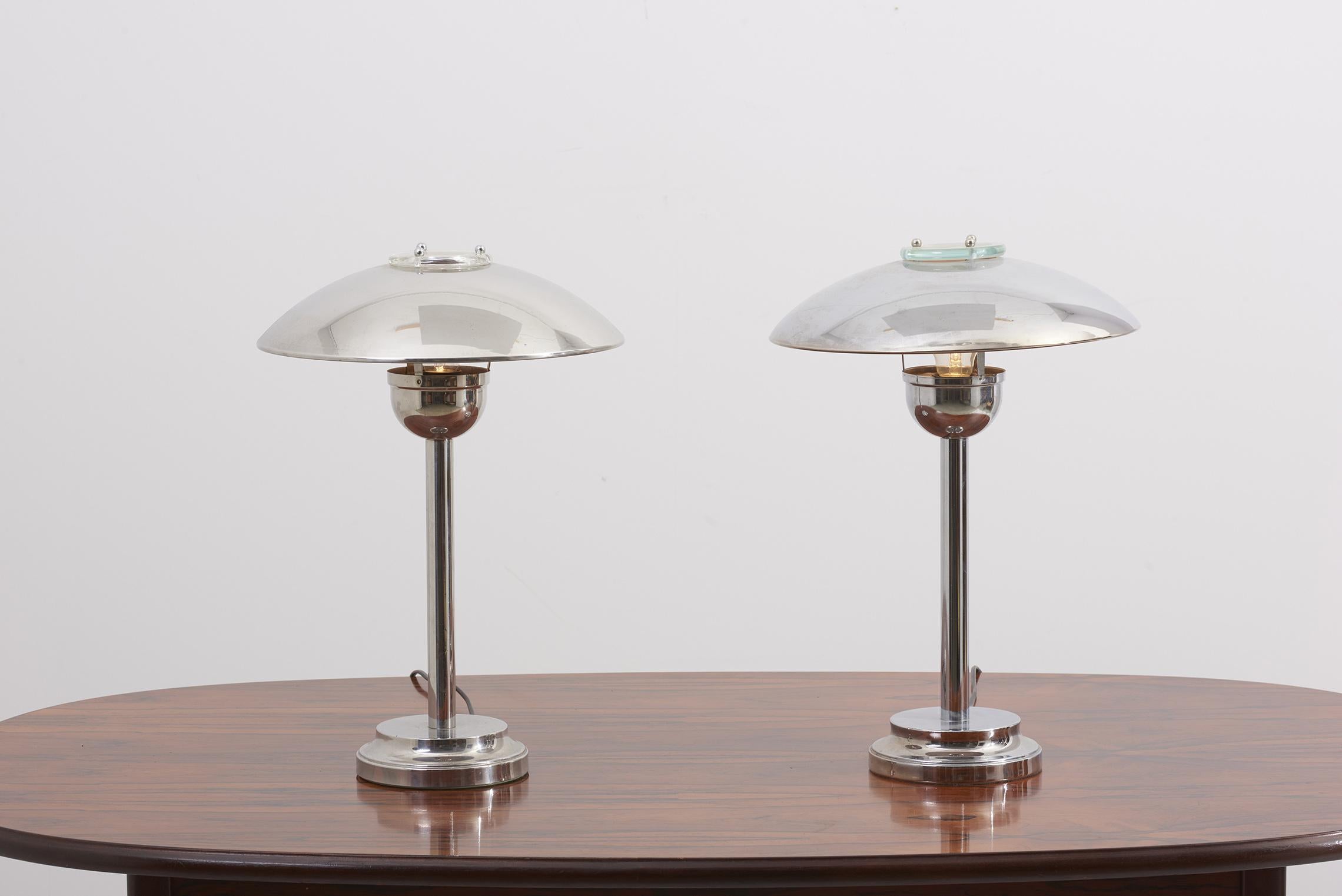1970er Paar Tischlampen aus poliertem Stahl / Chrom (Poliert) im Angebot