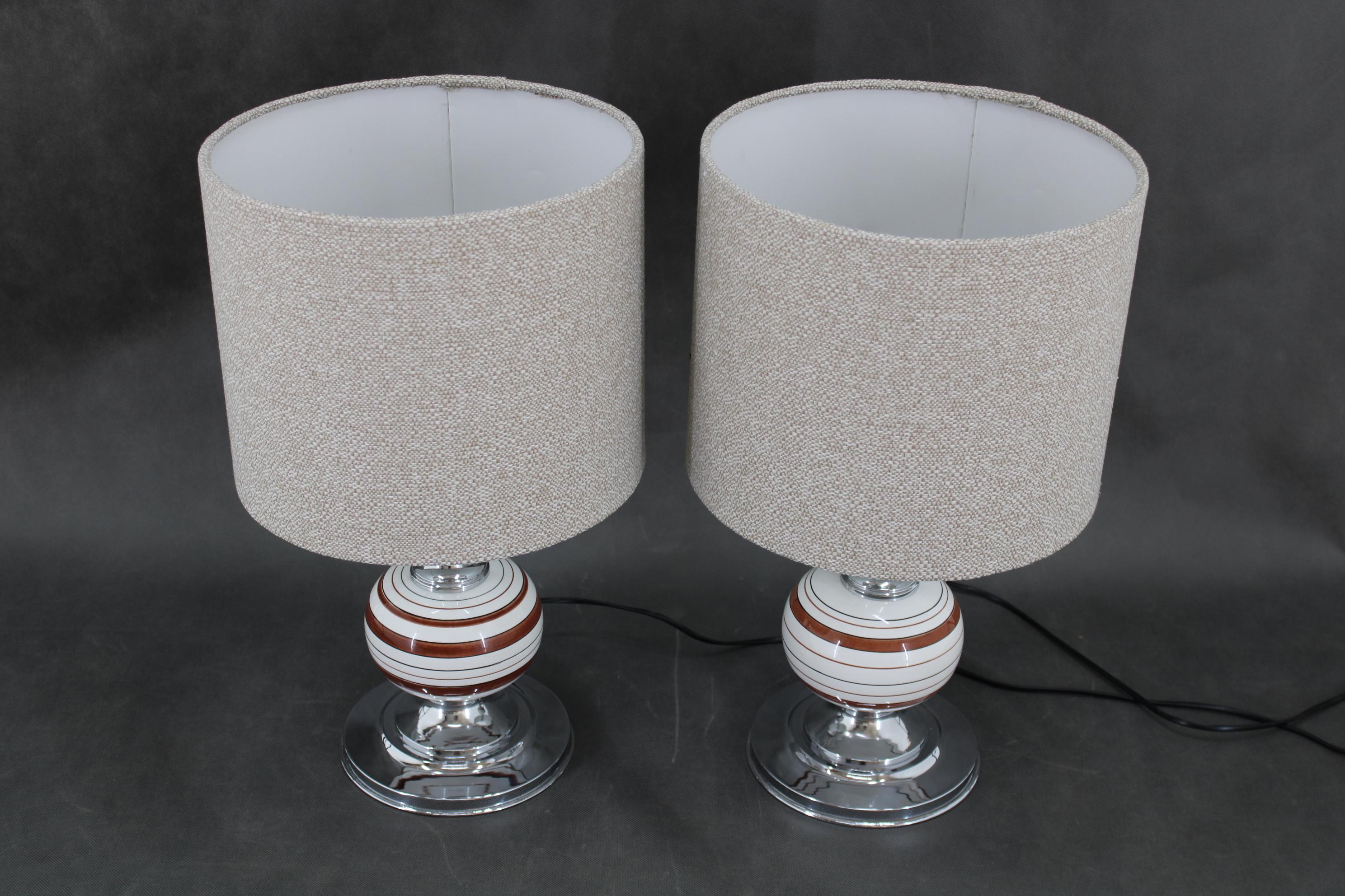 - New fabric lamp shade 
- cleaned , polished and rewired
- E26-E27 bulb 
- US wiring compatible 
- Chrome plated base with ceramic parts