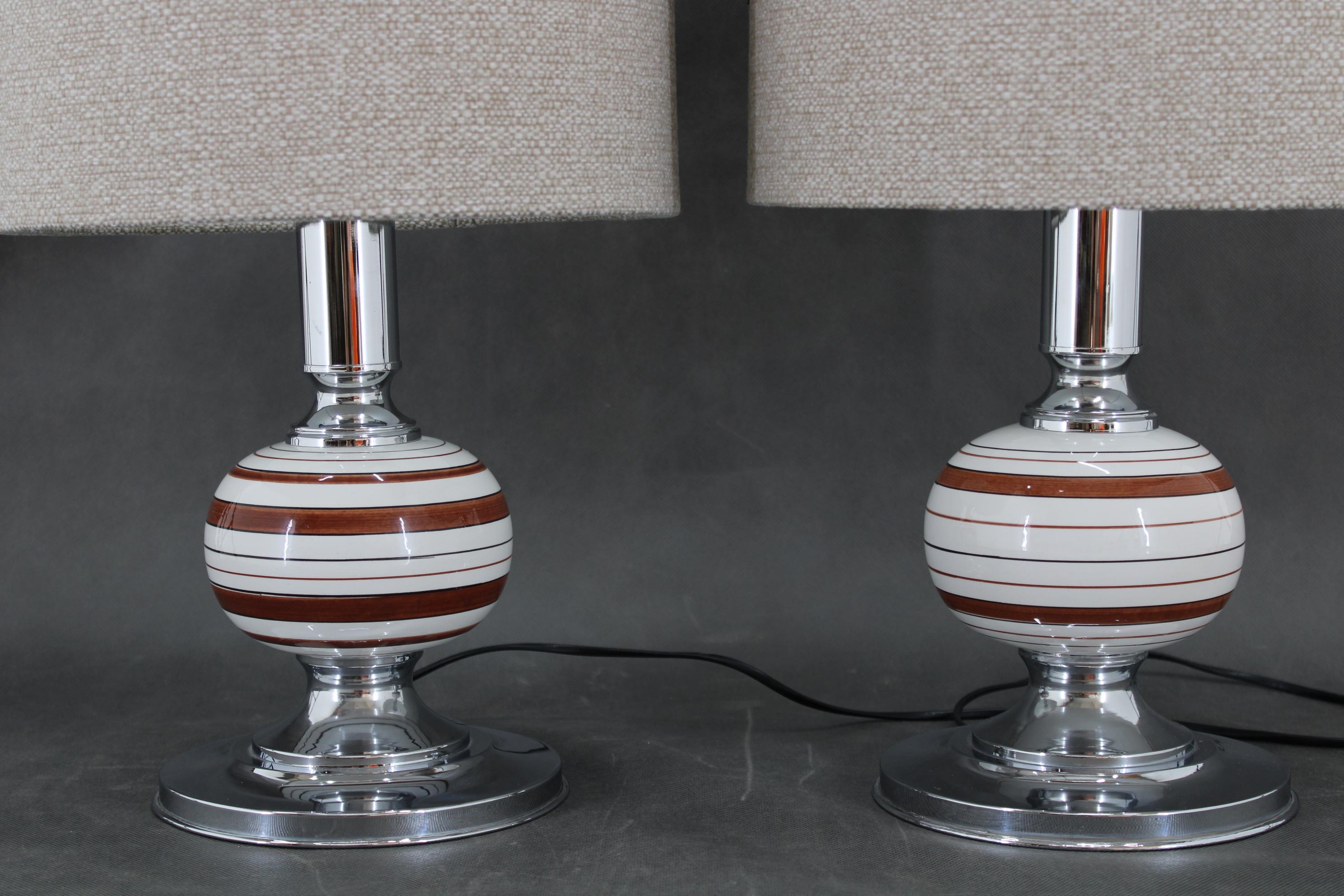 Mid-Century Modern 1970s Pair Of Table Lamps With New Fabric Shade, Italy For Sale