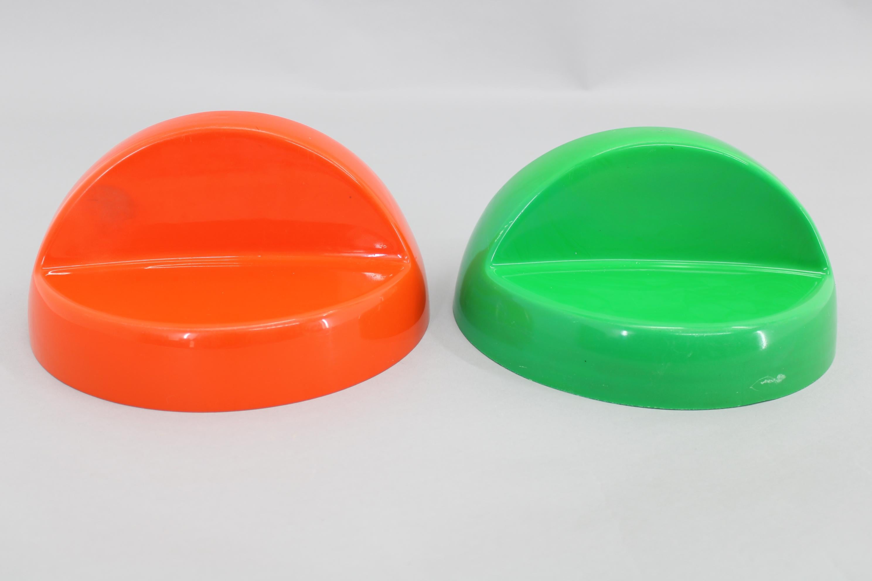 Late 20th Century 1970s Pair of Table Plastic Mirrors by Picasol Italy For Sale