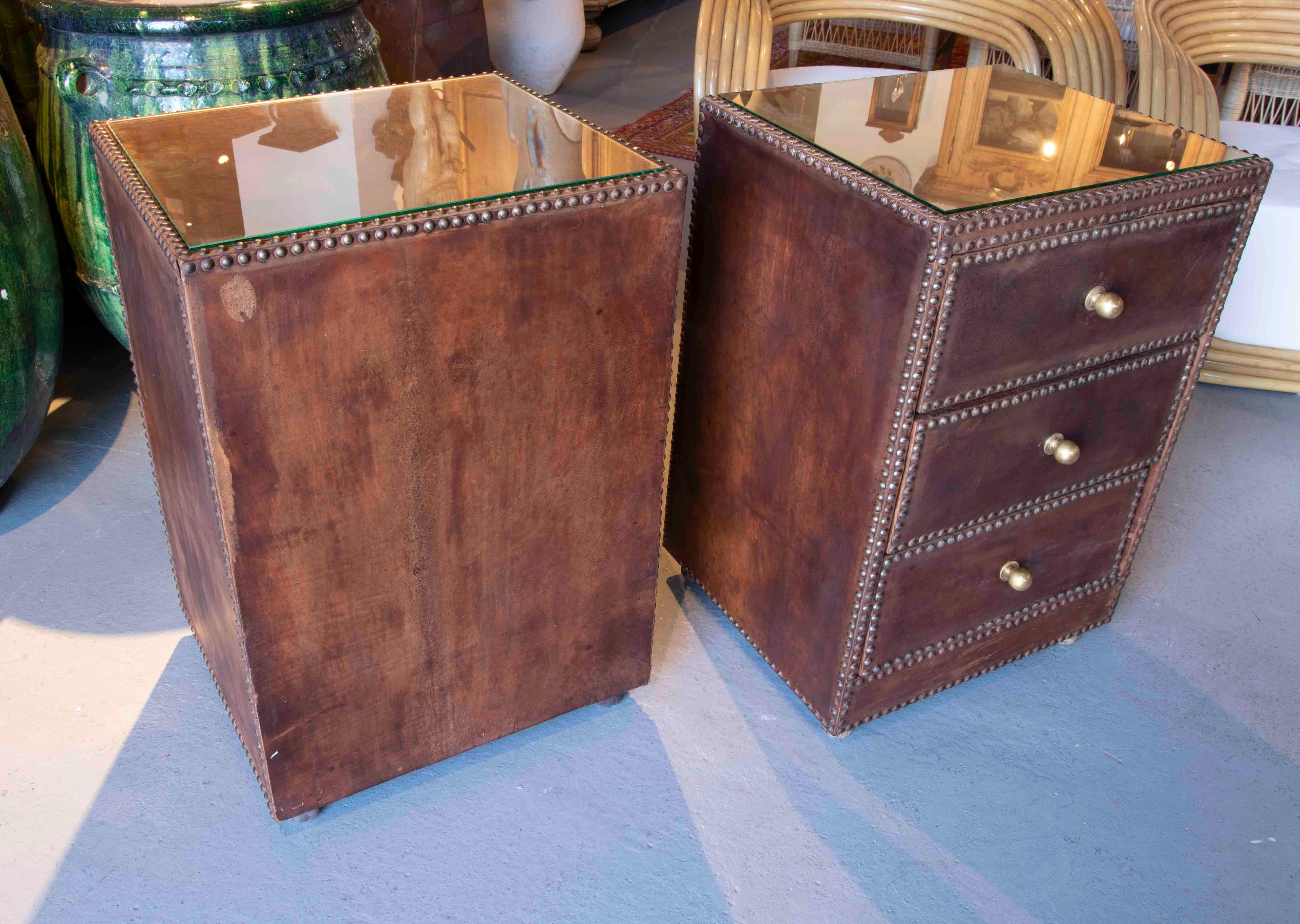 1970s Pair of Tables with Drawers, Studded Leather and Brass Handles  For Sale 7