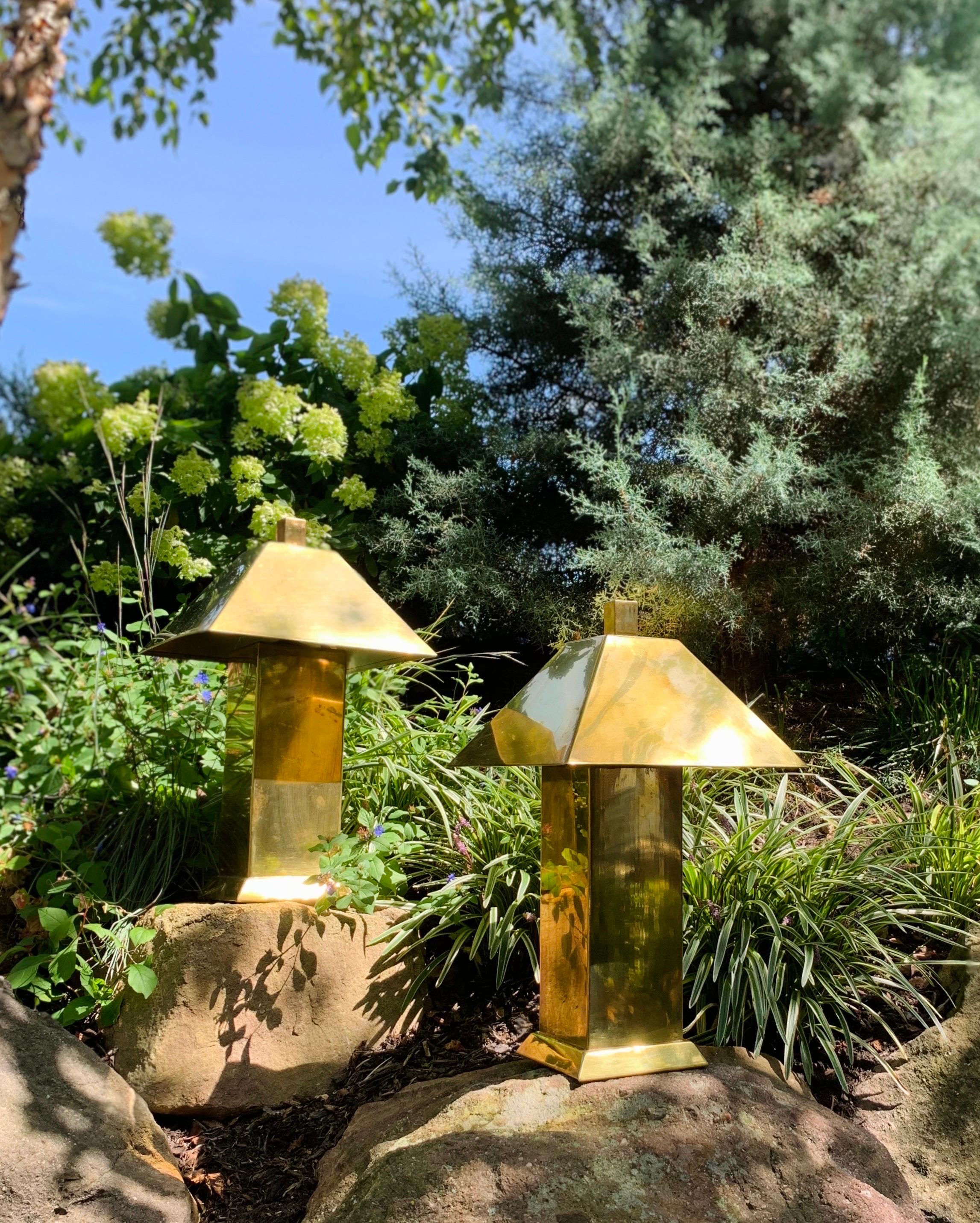 This is a pair of 1970s brass table lamps, cubist in form, attributed to Koch & Lowy. The listed price includes the pair. They feature brass-electroplated bases and shades. They have a warm brass patina and are in 100% original condition.

Each lamp