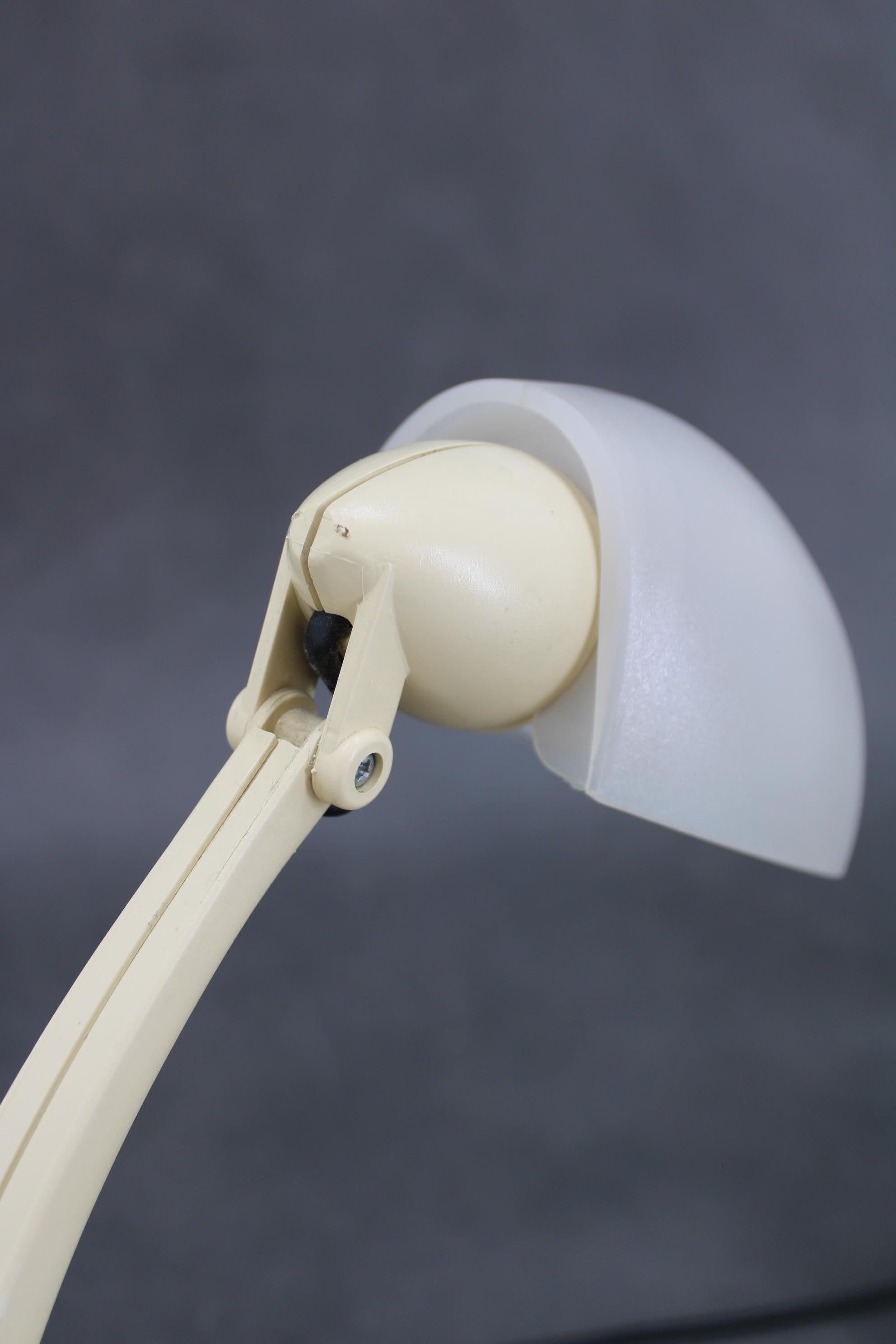 1970s Pair of Veneta Lumi Table Lamps  model Virgola, Italy For Sale 3