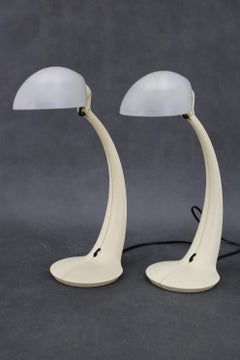 Coppia di lampade da tavolo Veneta Lumi degli anni '70  model Virgola, Italia