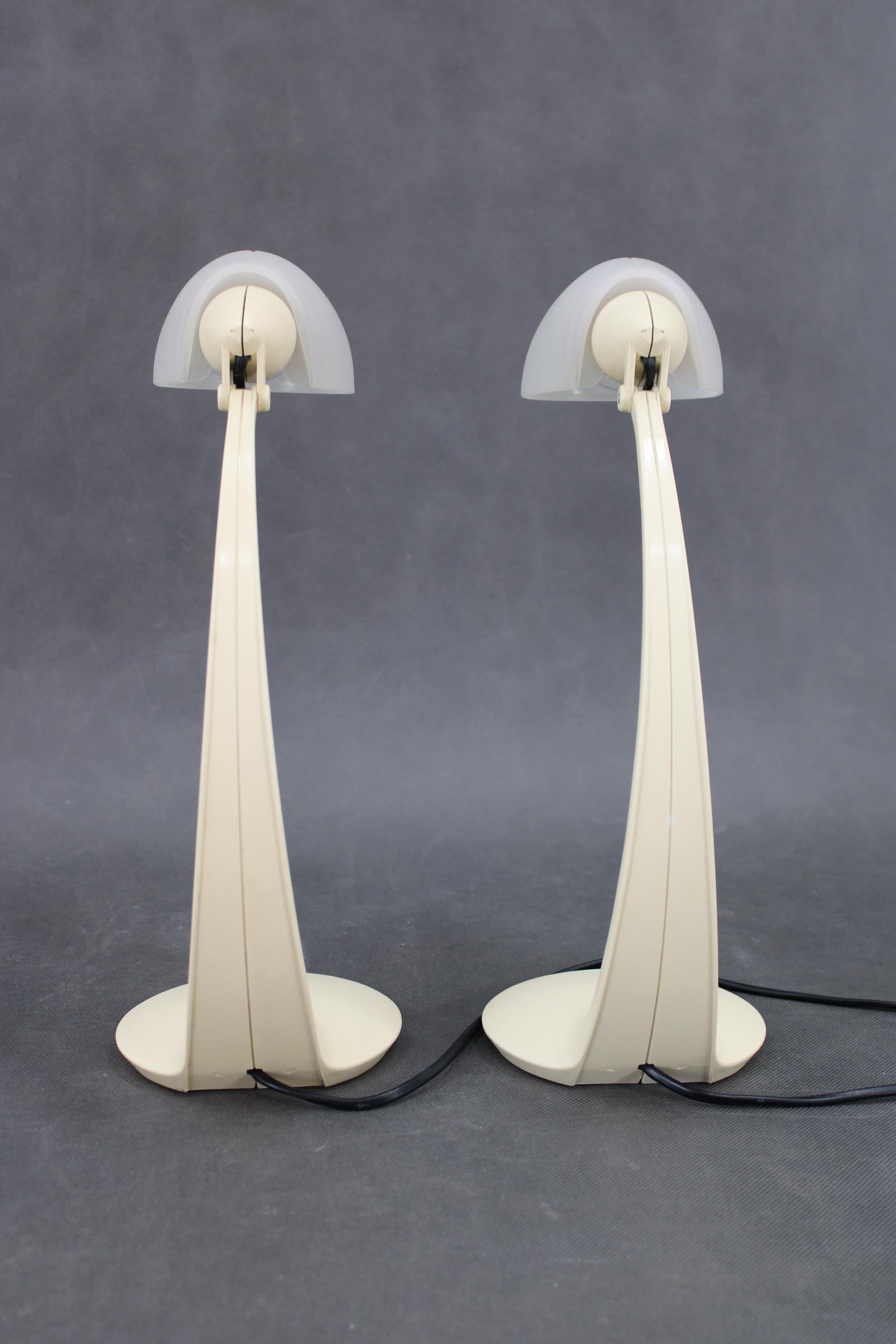 Italian 1970s Pair of Veneta Lumi Table Lamps  model Virgola, Italy For Sale