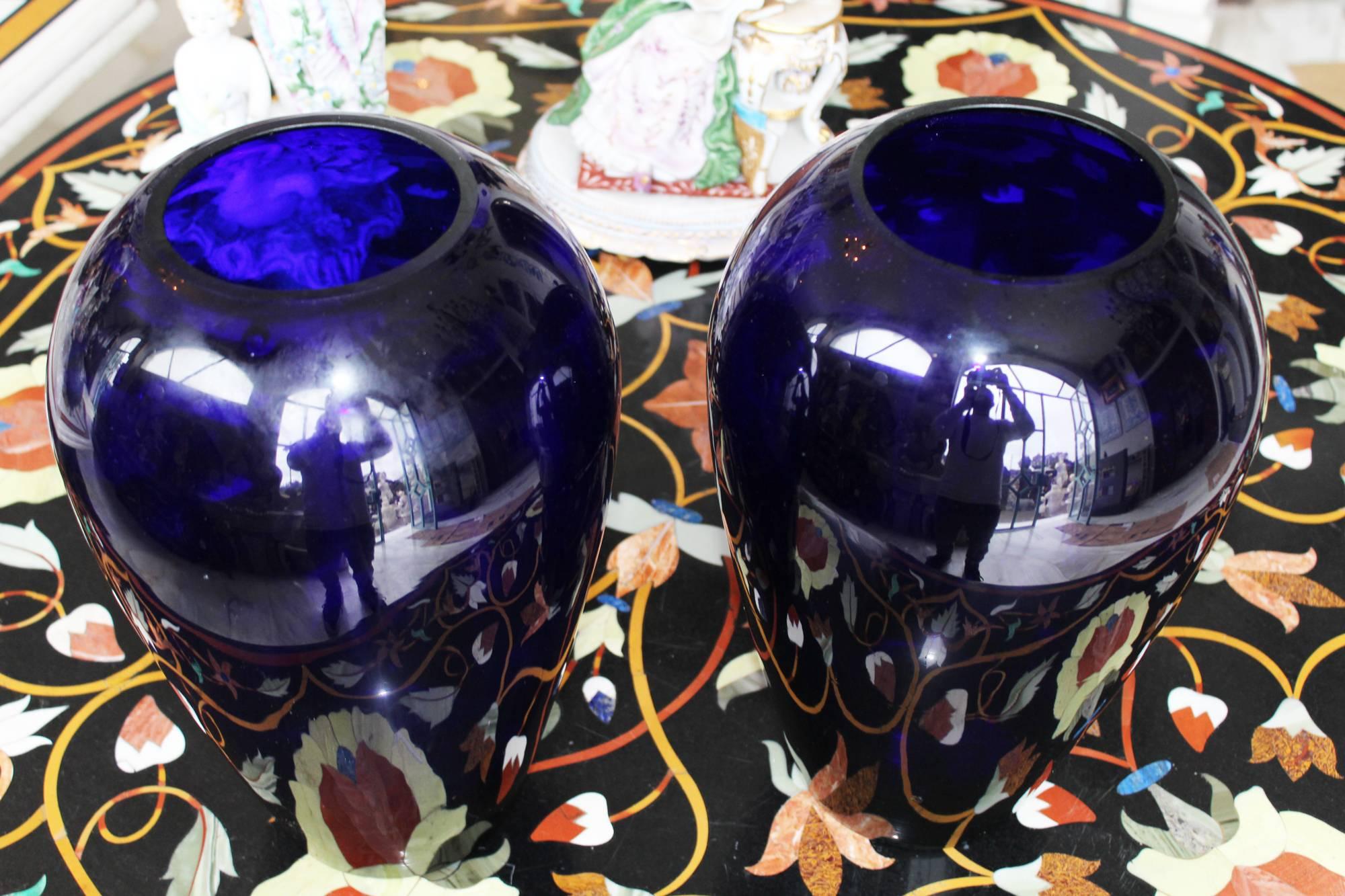 1970s Pair of Venetian Blue Opal Glass Translucent Vases In Good Condition In Marbella, ES