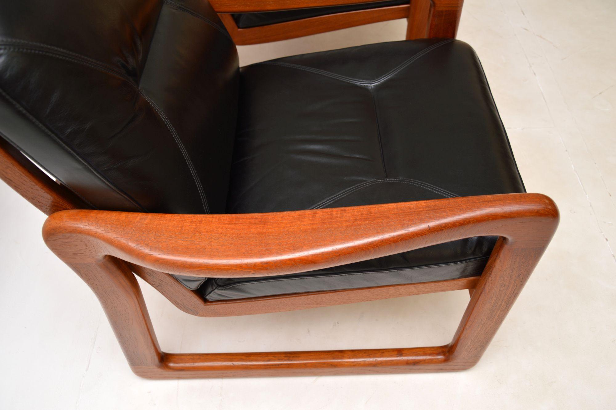 1970s Pair of Vintage Danish Teak & Leather Armchairs For Sale 4