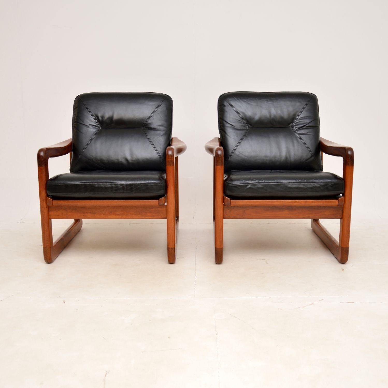 Mid-Century Modern 1970s Pair of Vintage Danish Teak & Leather Armchairs For Sale