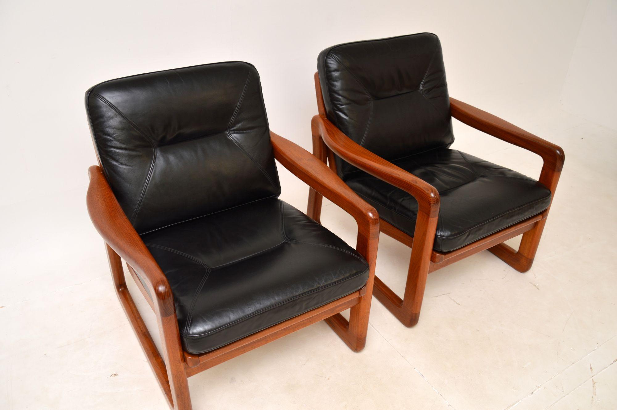 1970s Pair of Vintage Danish Teak & Leather Armchairs For Sale 3