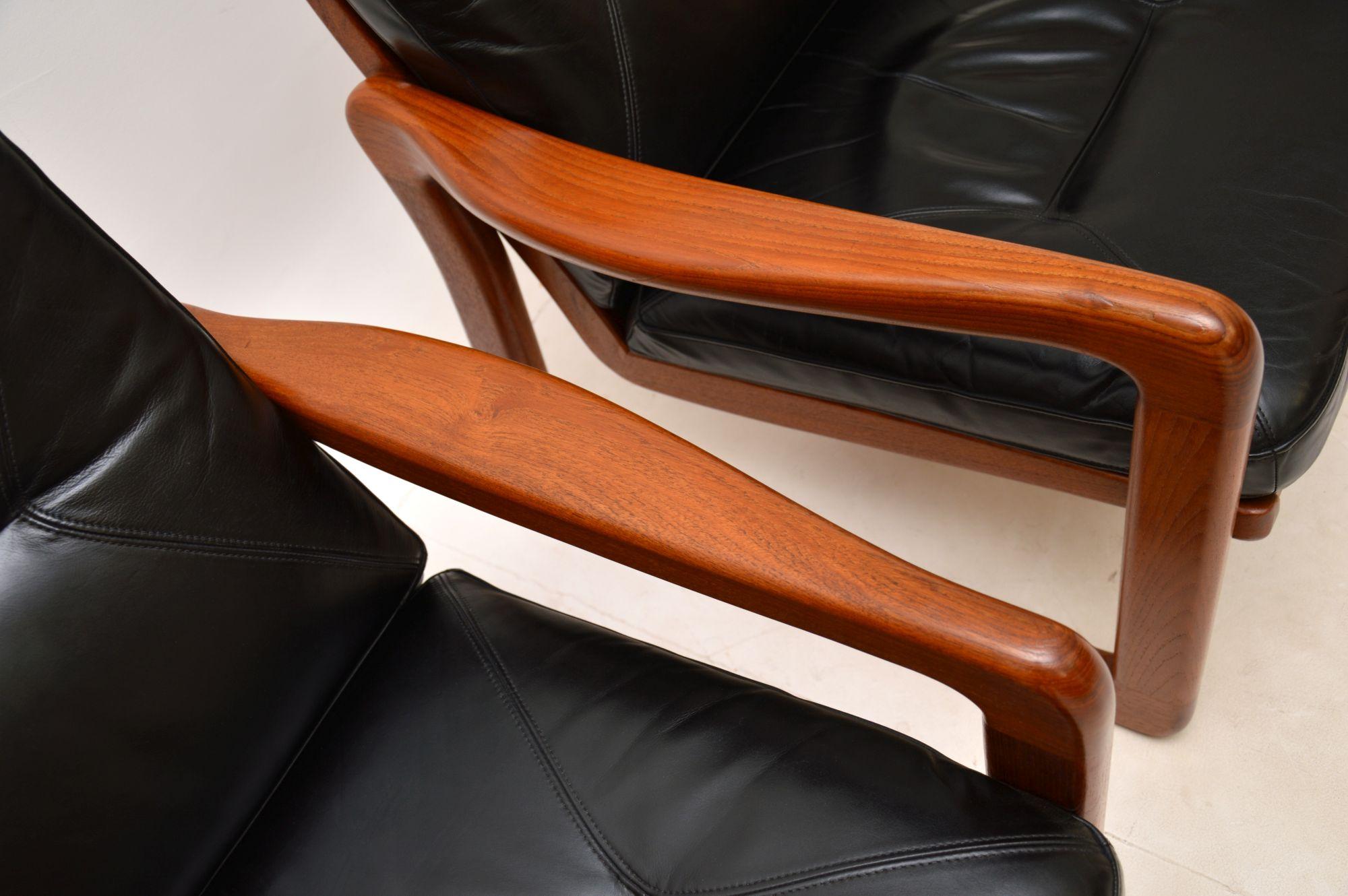 1970s Pair of Vintage Danish Teak & Leather Armchairs For Sale 5