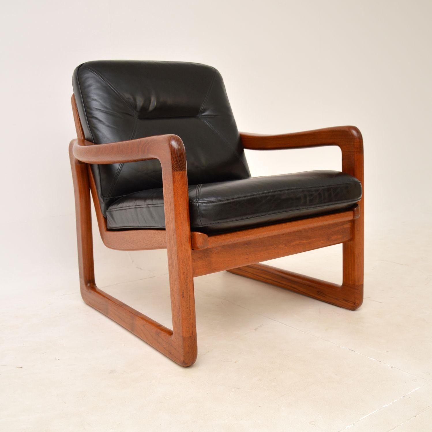 Late 20th Century 1970s Pair of Vintage Danish Teak & Leather Armchairs For Sale