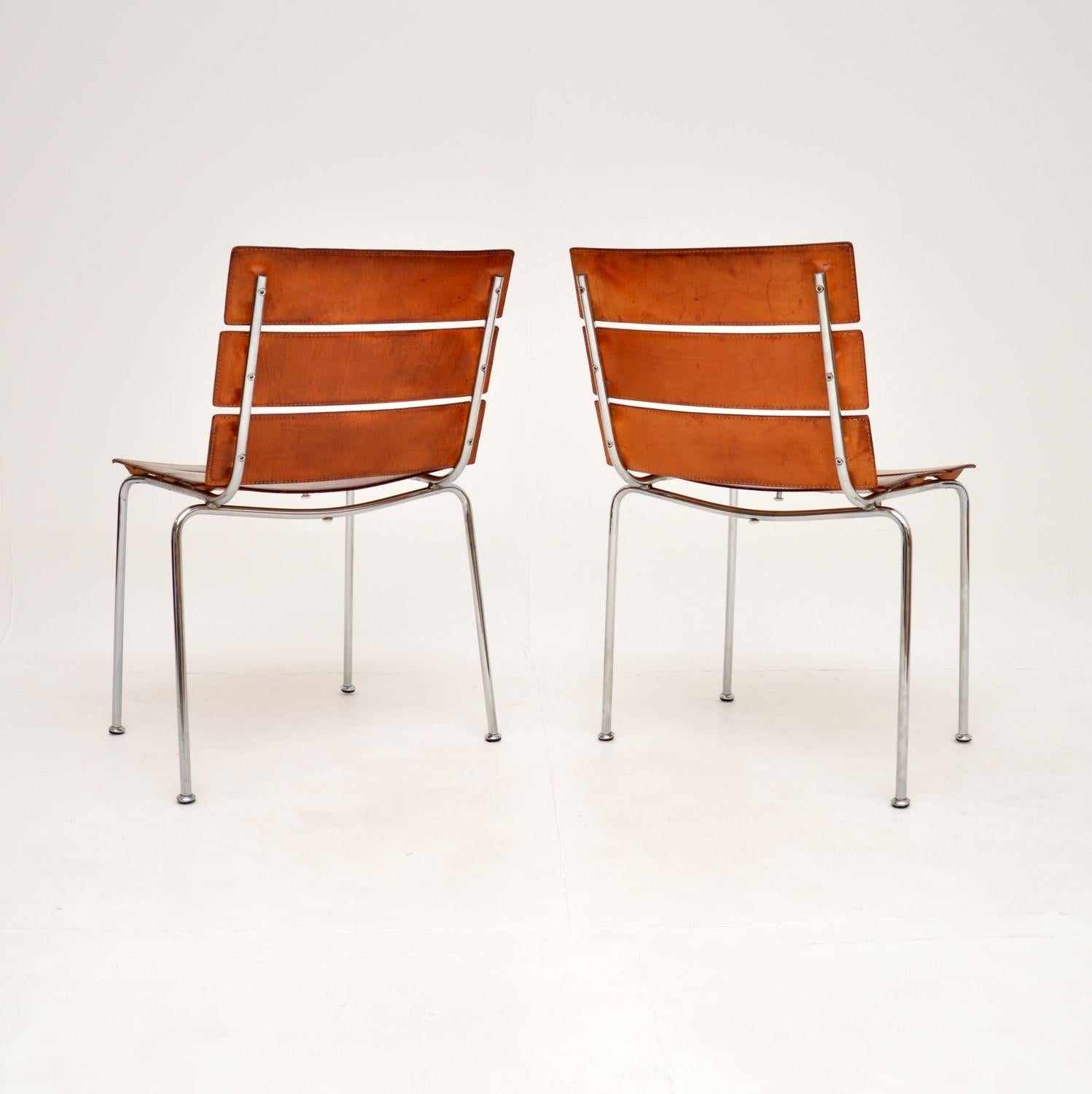 italien Paire de chaises en cuir et chrome 'Stripe' de Giancarlo Veg (1970) en vente