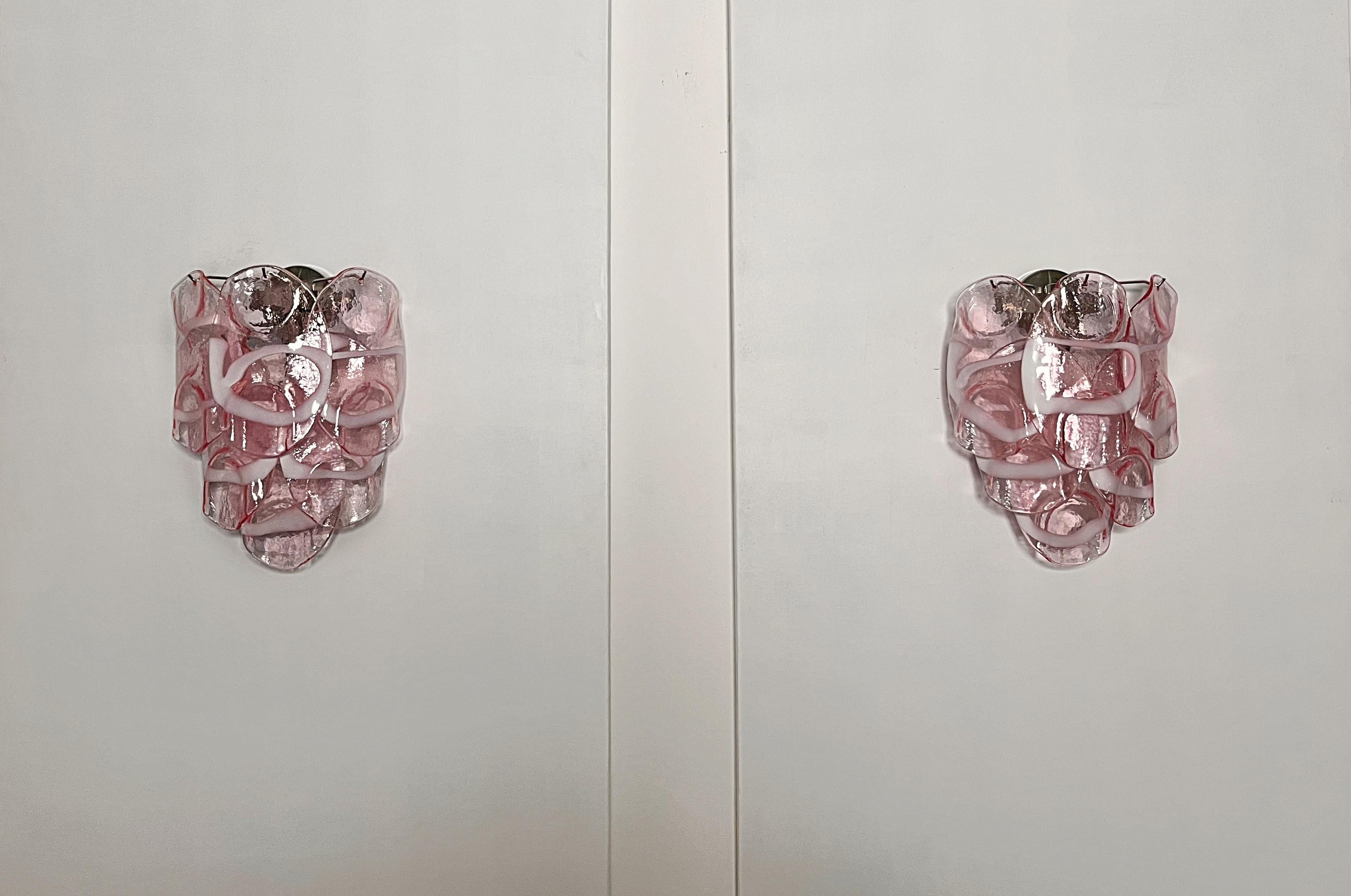 Mid-Century Modern 1970 Paire de Vintage Italian Murano Wall Lights, verres Lattimo roses