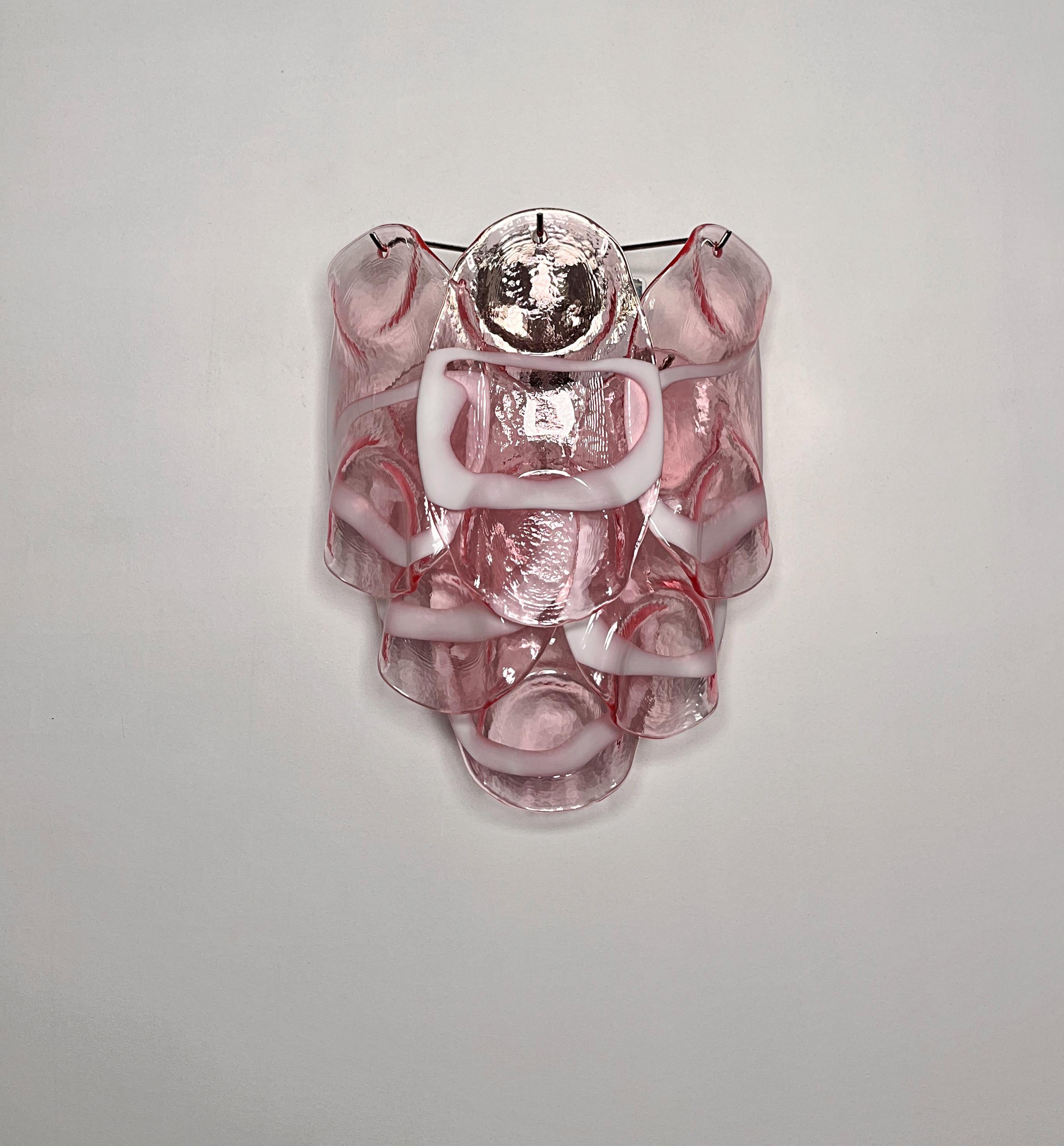 Galvanisé 1970 Paire de Vintage Italian Murano Wall Lights, verres Lattimo roses