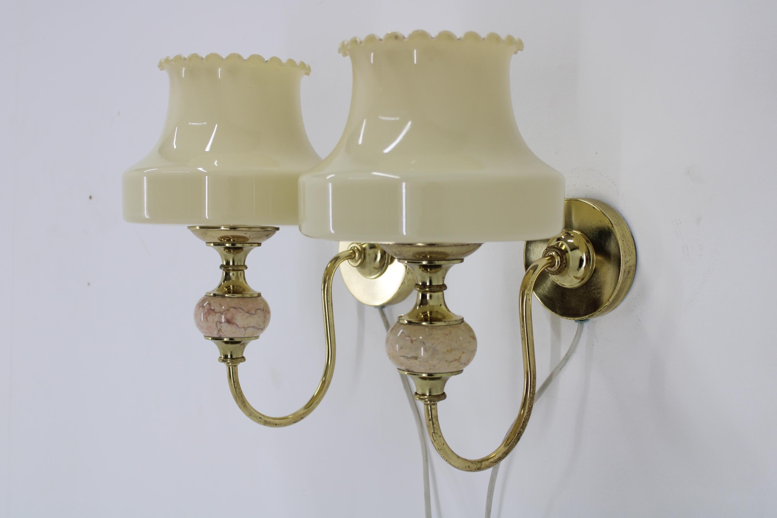 Pareja de lámparas de pared de los años 70, Checoslovaquia en Bueno estado para la venta en Praha, CZ