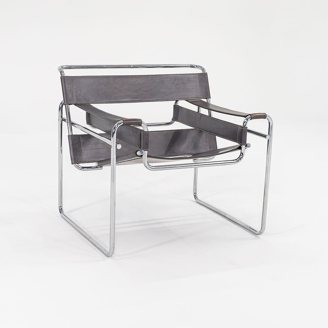 Américain Paire de chaises Wassily des années 1970 par Marcel Breuer pour Knoll en cuir gris modèle B3 en vente