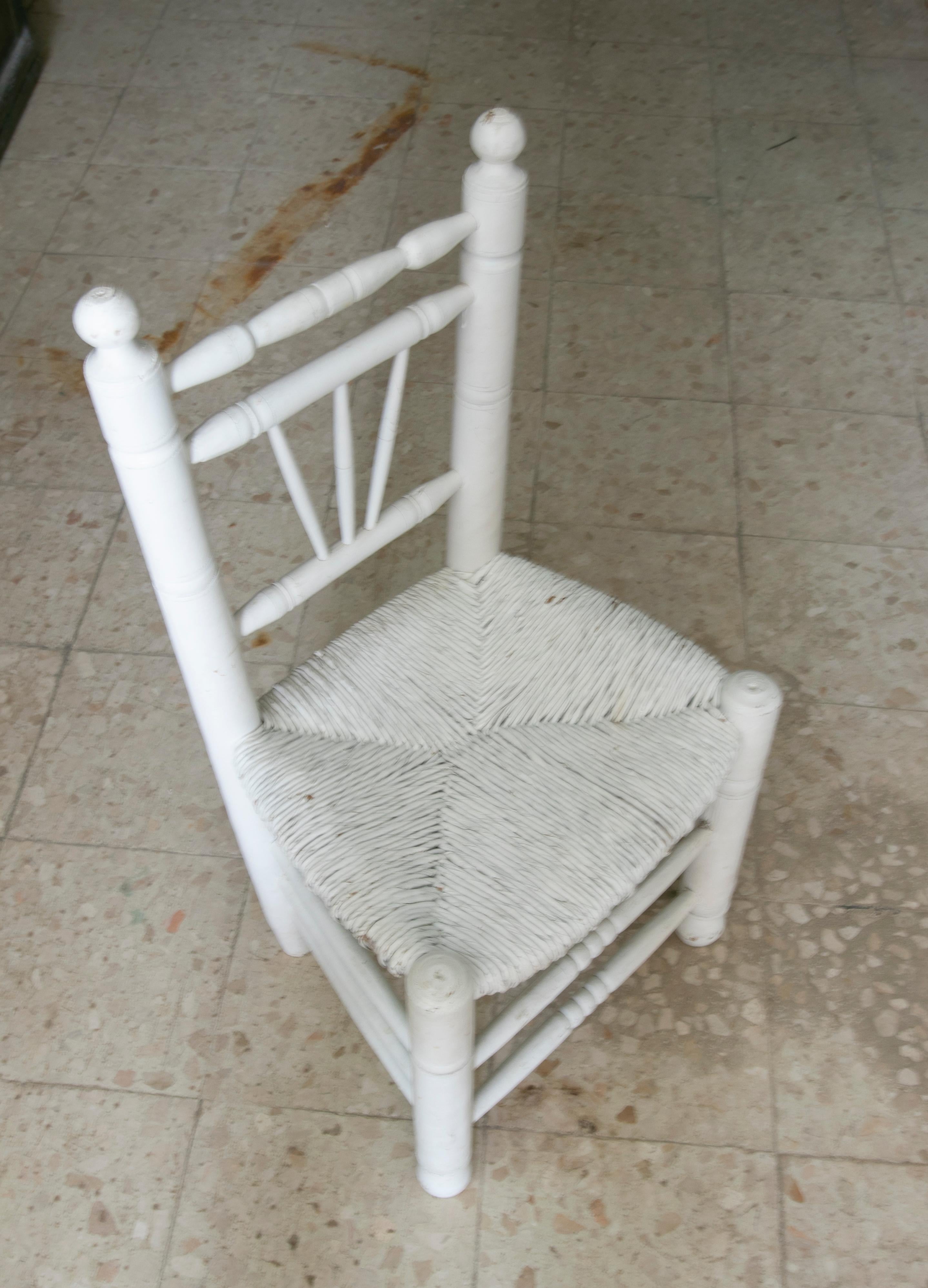 1970s Pair of White Chairs with Enea Seating For Sale 1