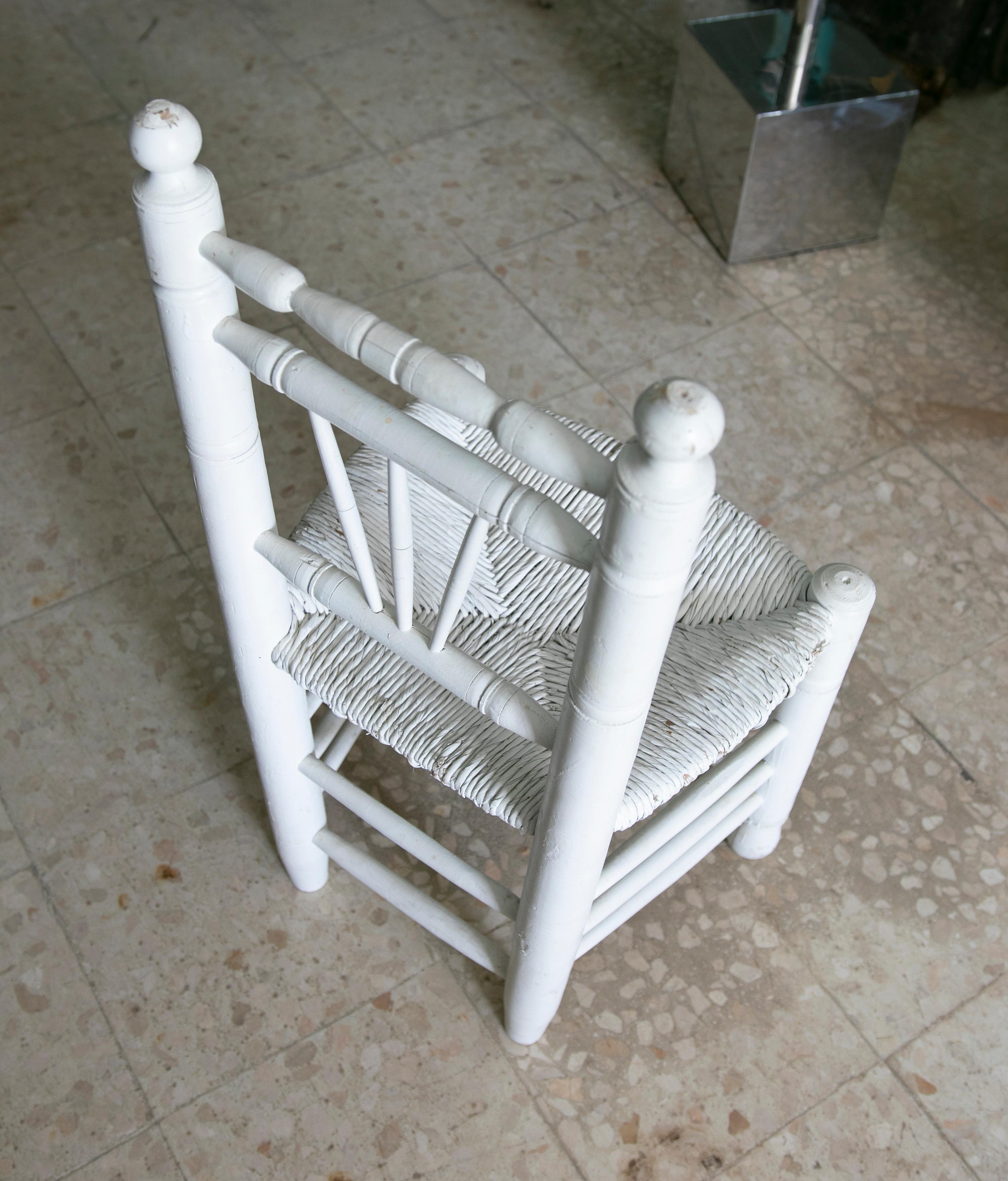 1970s Pair of White Chairs with Enea Seating For Sale 2