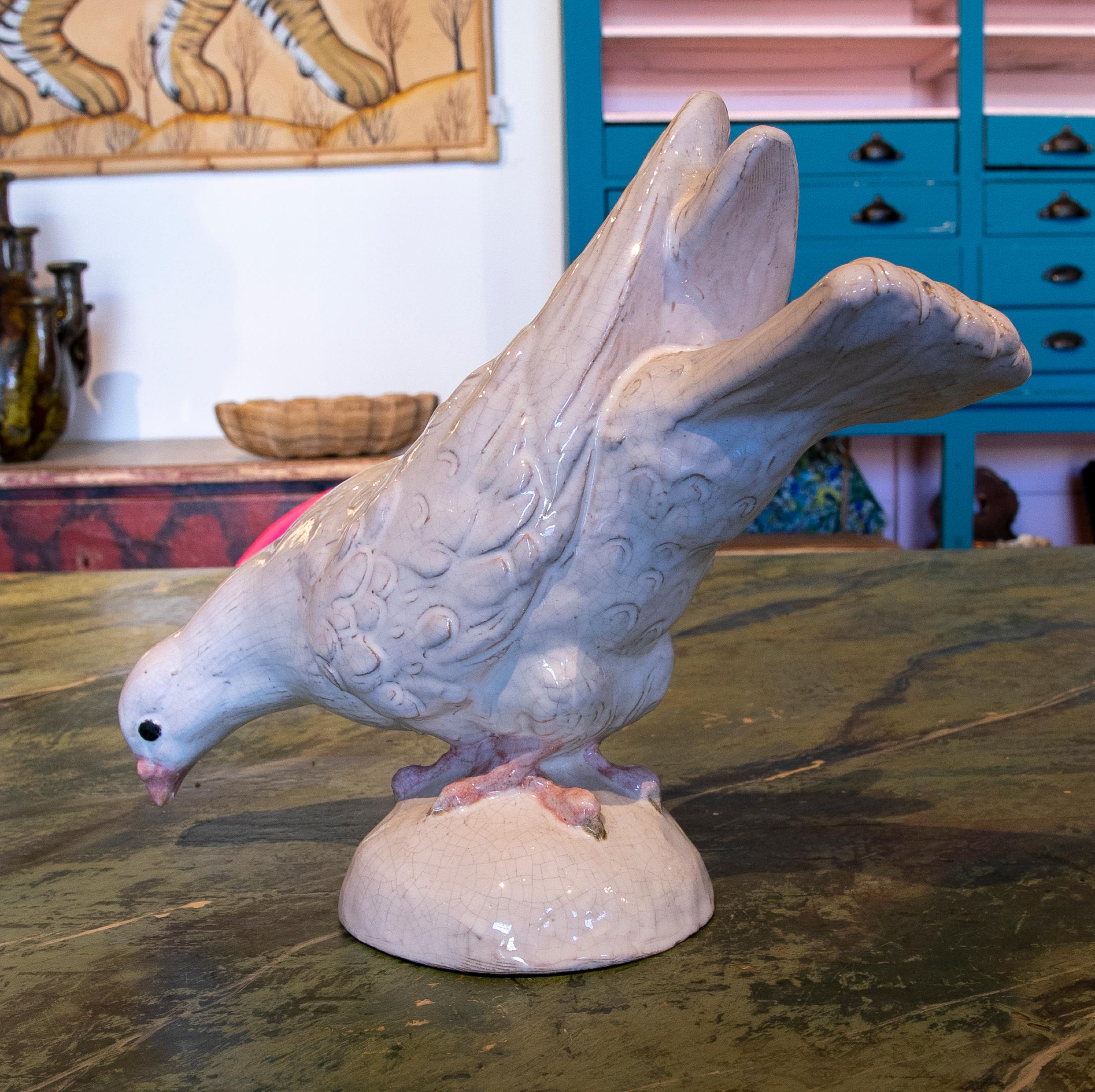 1970s Pair of White Glazed Ceramic Sculptures of Pigeons  In Good Condition In Marbella, ES