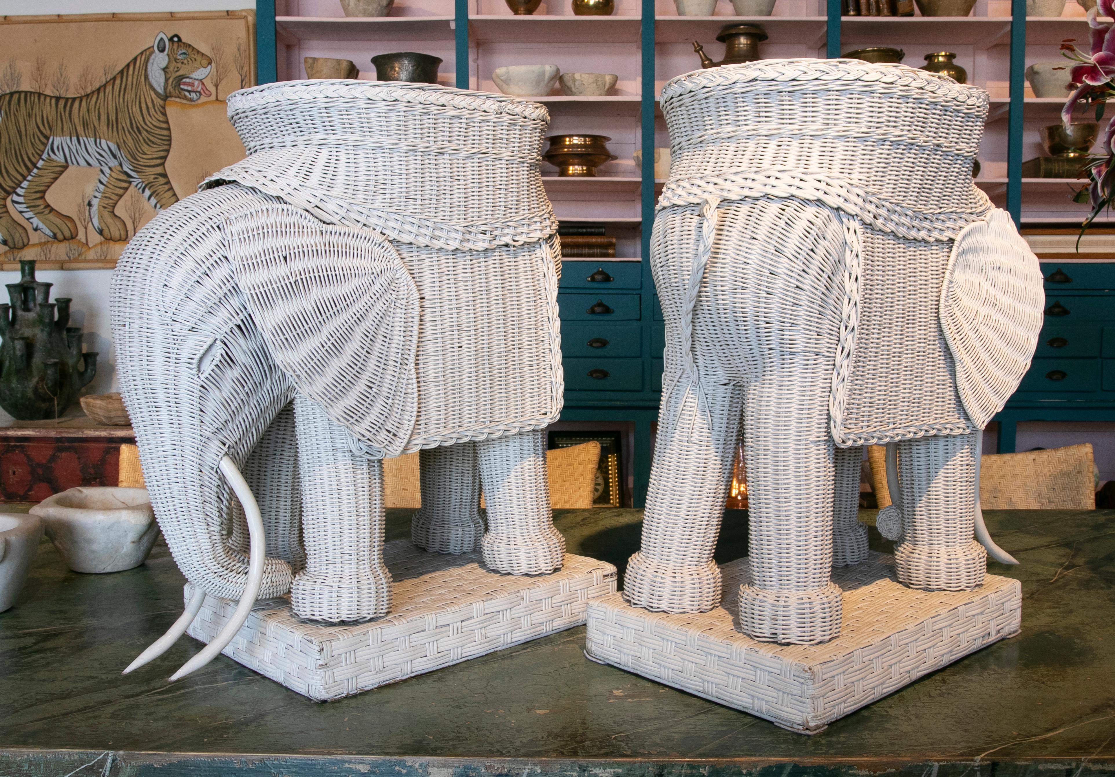 1970s Pair of Wicker Tables in the Shape of Elephants and Painted in White 2