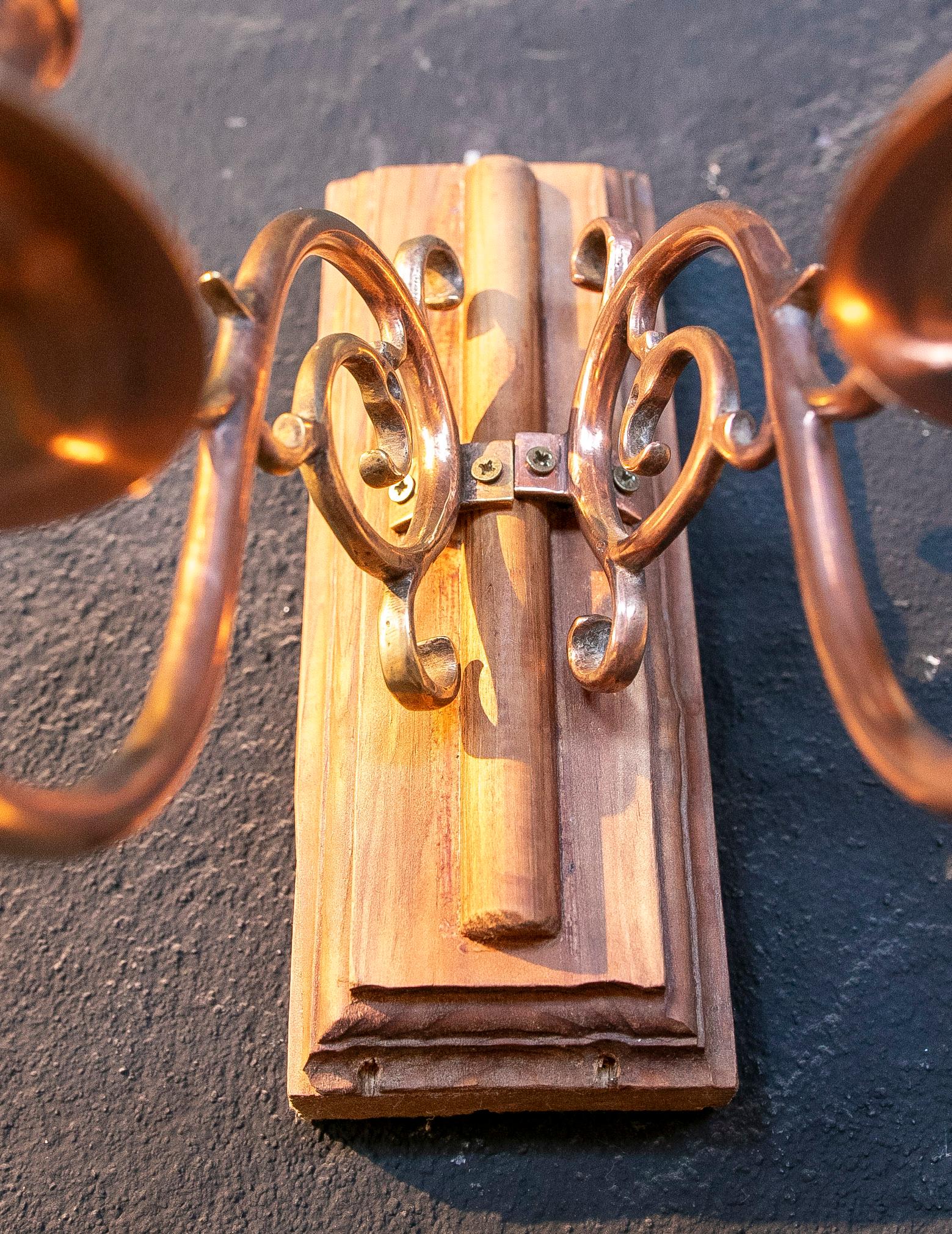 1970s Pair of Wood and Brass Wall Sconces  For Sale 2
