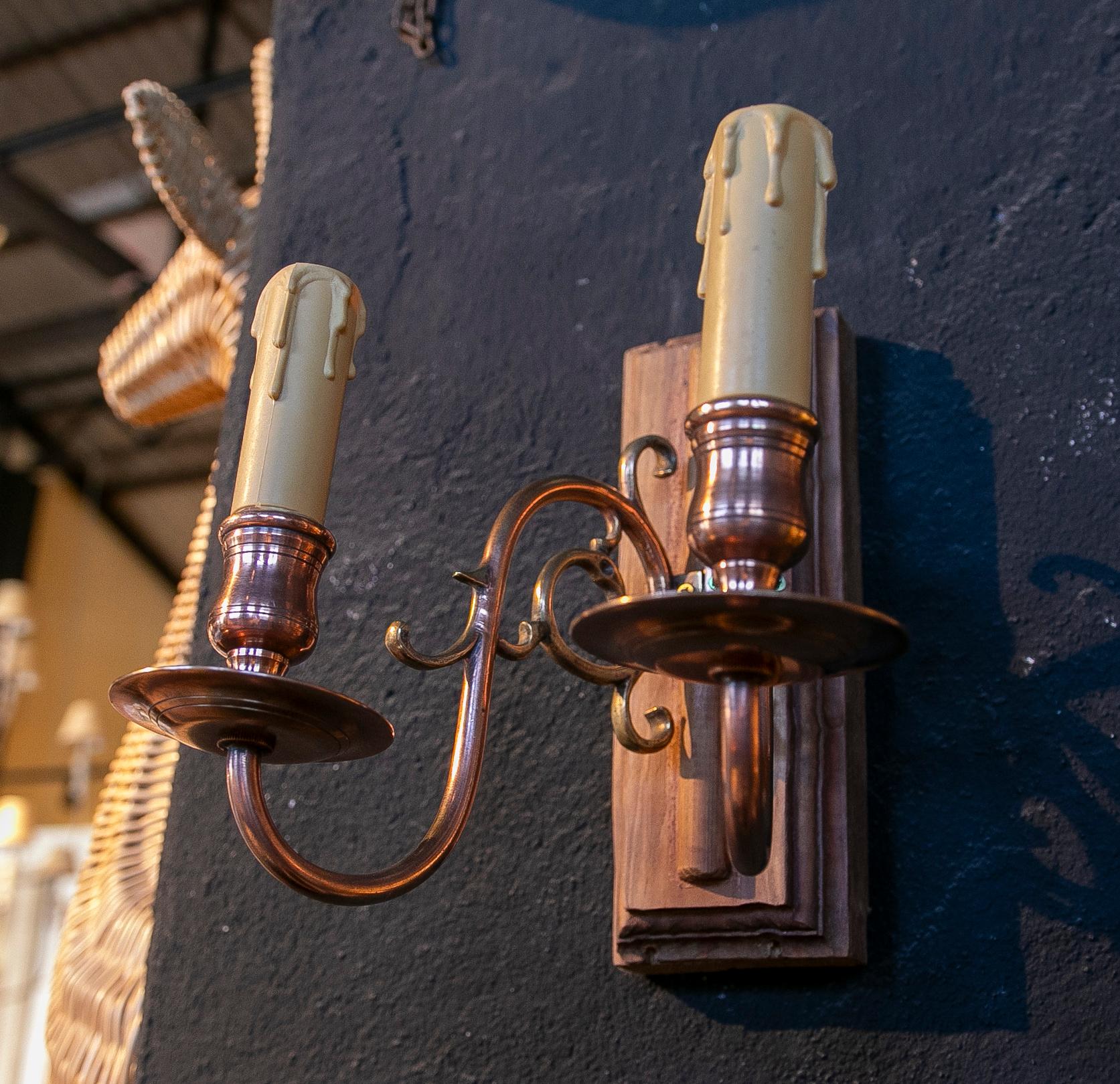 1970s Pair of Wood and Brass Wall Sconces  For Sale 3