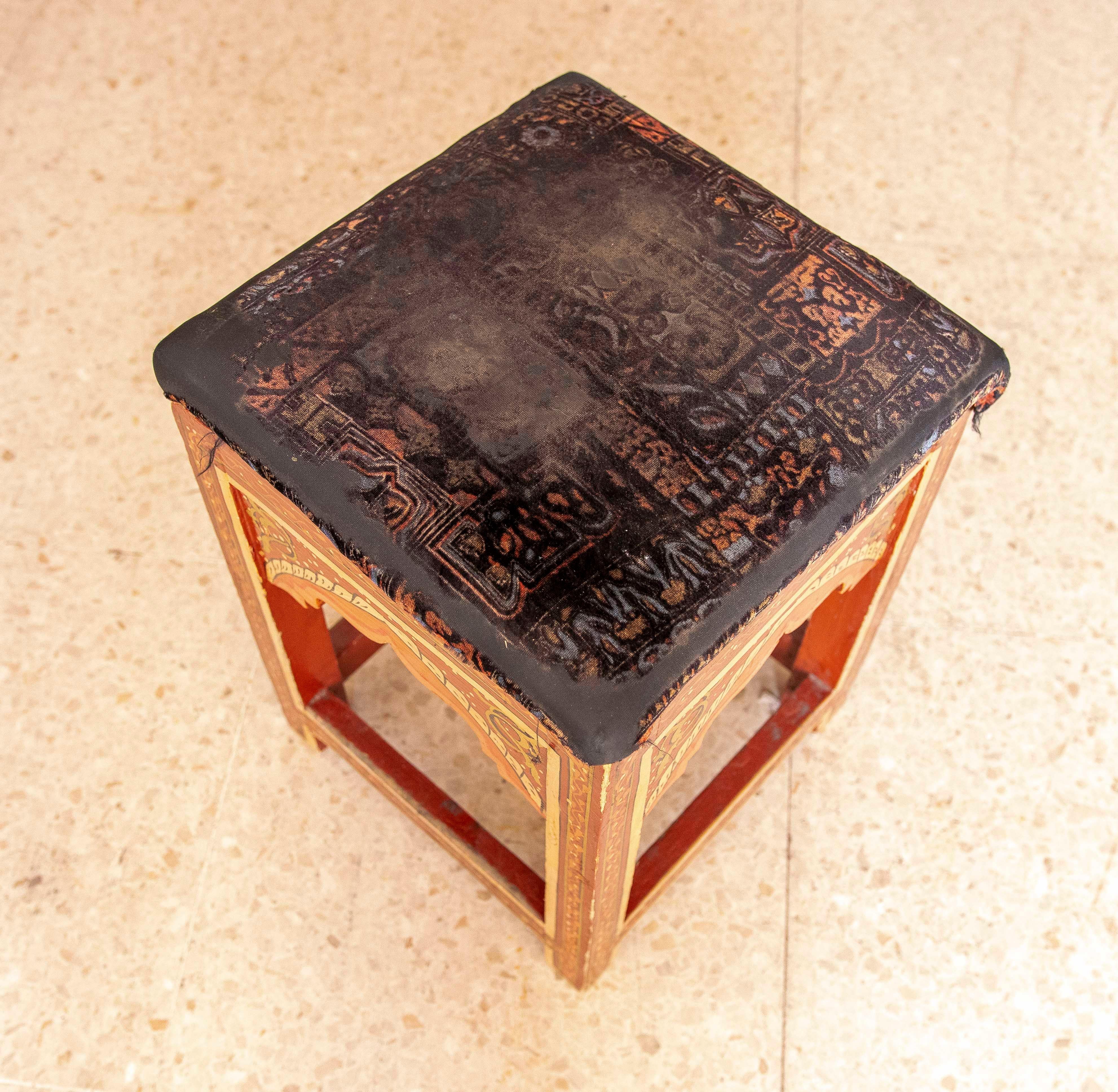 1970s Pair of Wooden Stools in Moorish Style Hand Painted in Red Tones For Sale 6